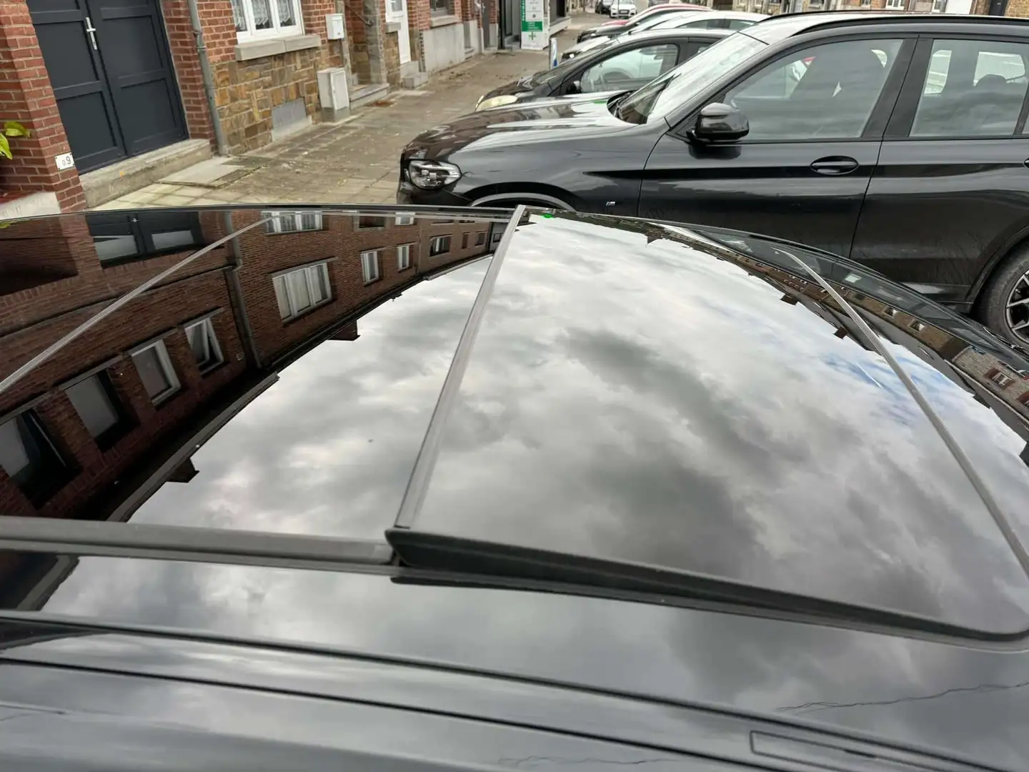 BMW 118 dAS /Pack M/Toit Pano/Full Led/Jantes 19/ Noir - 2