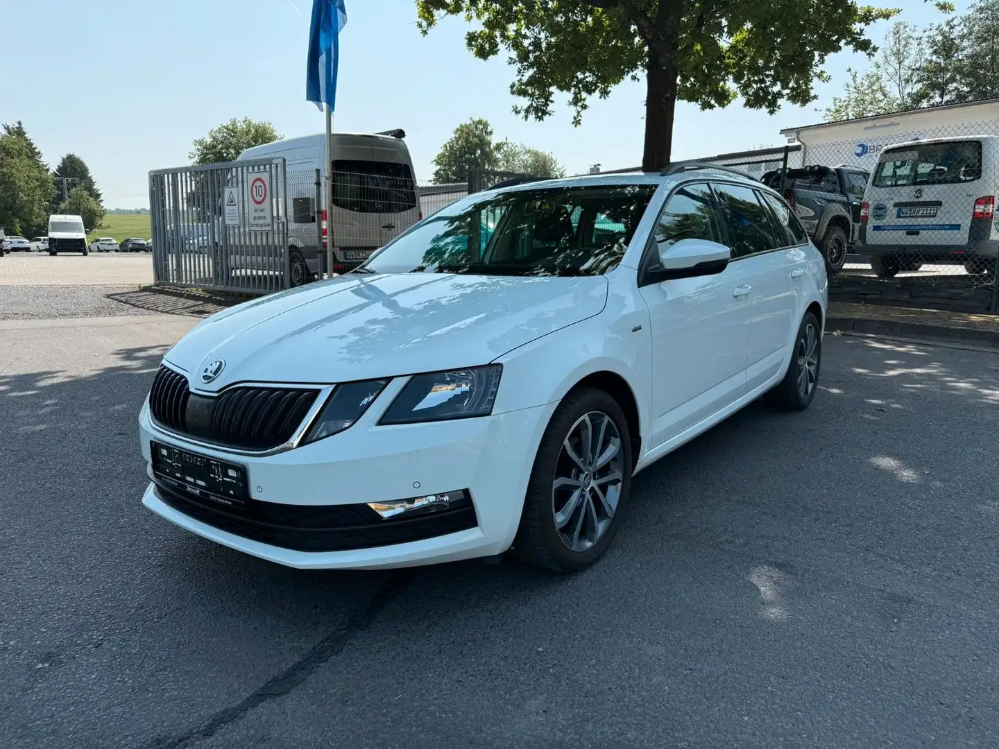 Skoda Octavia Combi Drive*1Hand*8Fach*ServiceVoll*Tüv* Weiß - 2