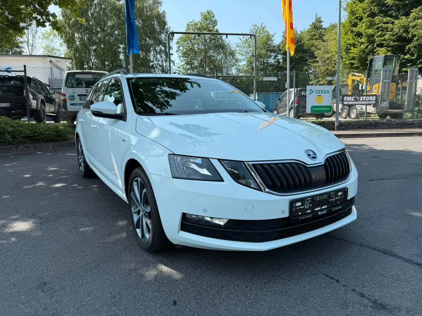 Skoda Octavia Combi Drive*1Hand*8Fach*ServiceVoll*Tüv* Weiß - 1
