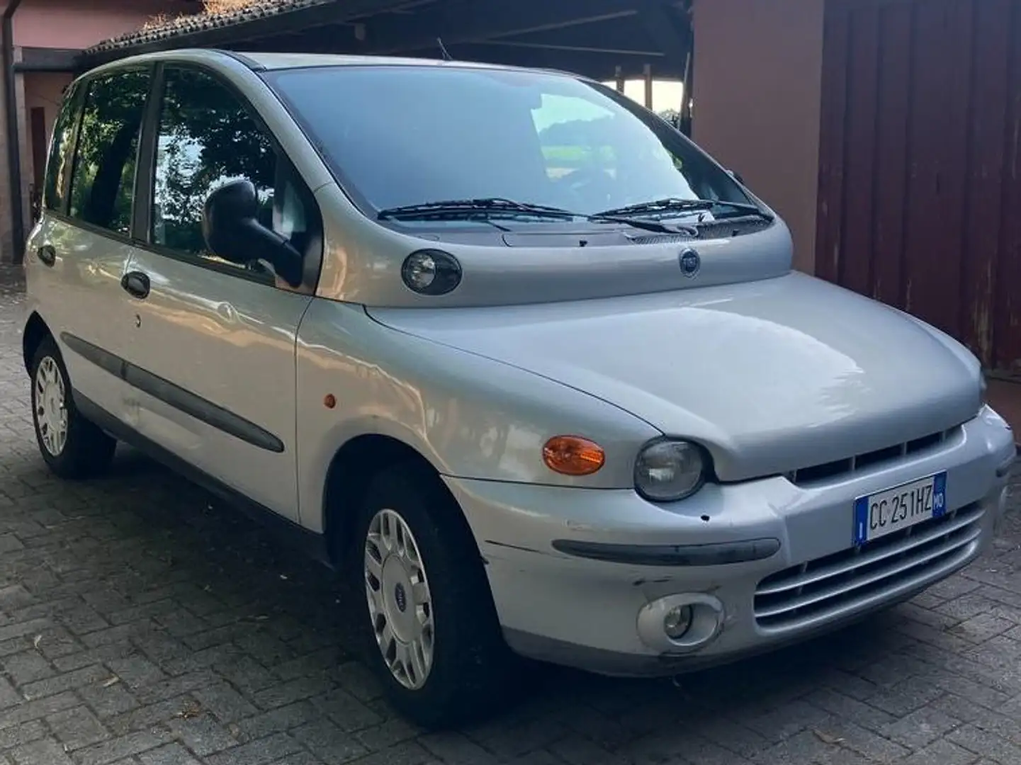 Fiat Multipla Multipla 1.6 16v SX c/2airbag,clima blupower 100cv Gris - 1