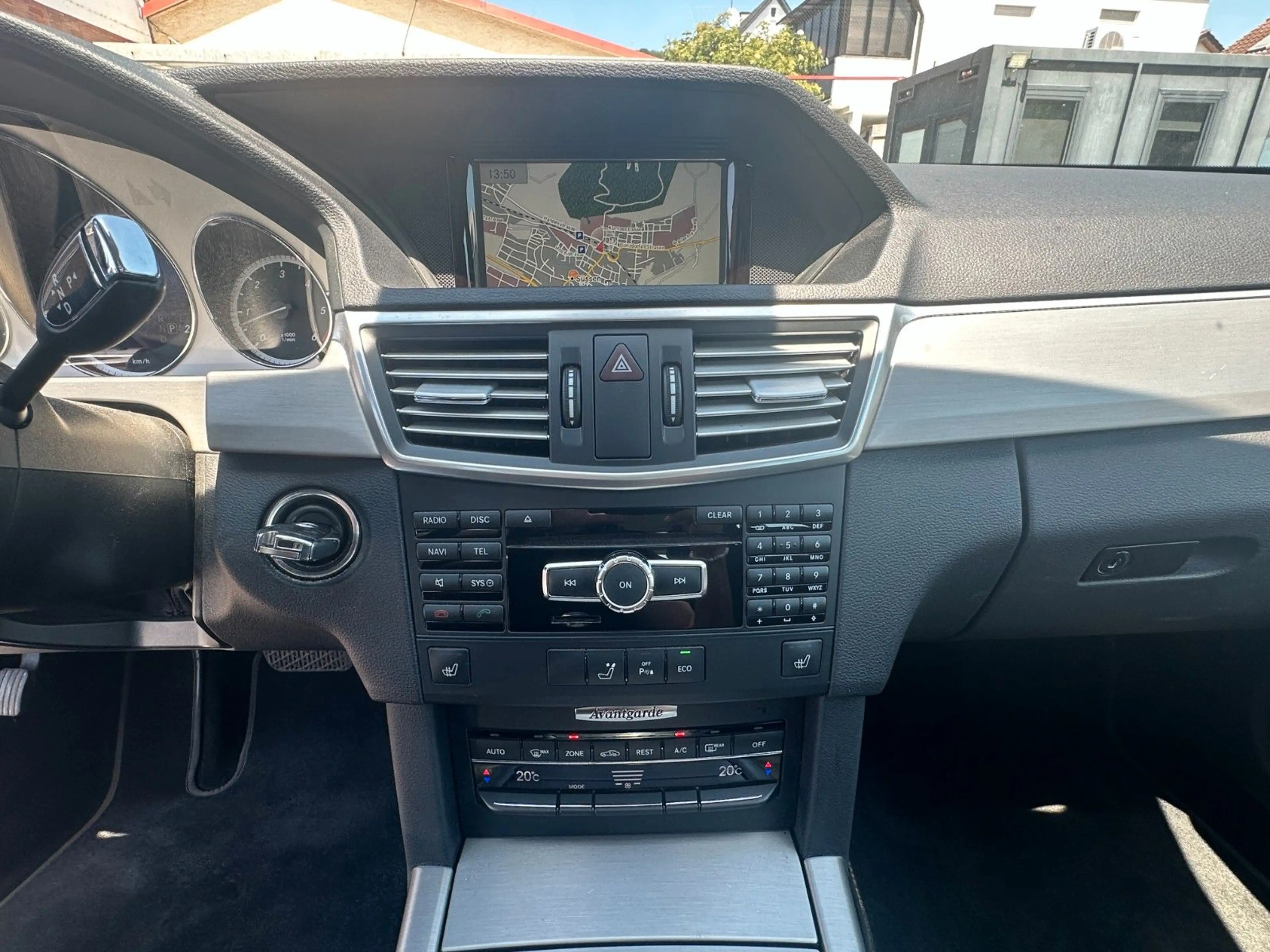 Mercedes-Benz E 350 CDI Avantgarde*7G*S-DACH*COMAND*H&K*LEDER* — photo 10