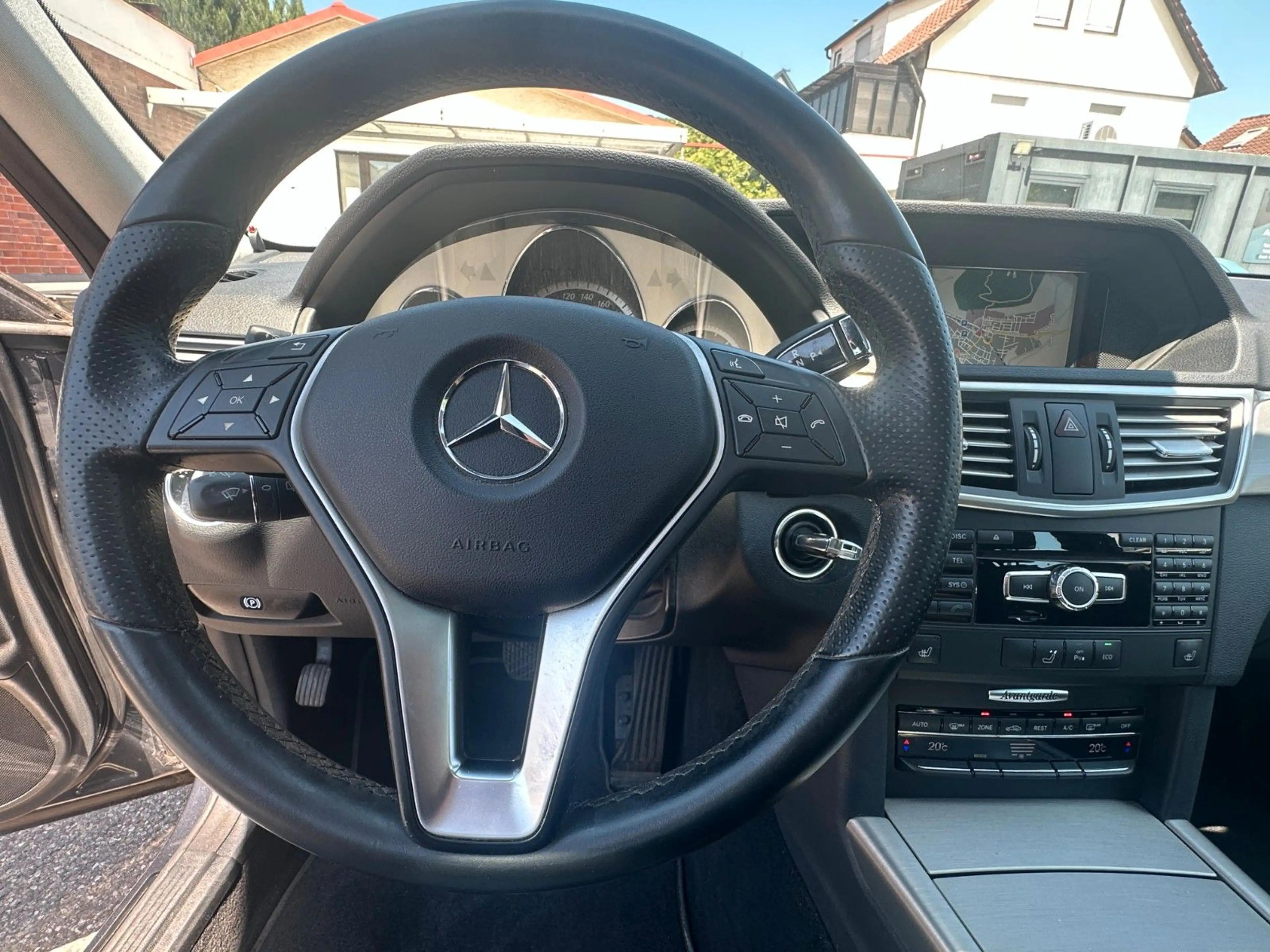 Mercedes-Benz E 350 CDI Avantgarde*7G*S-DACH*COMAND*H&K*LEDER* — photo 8