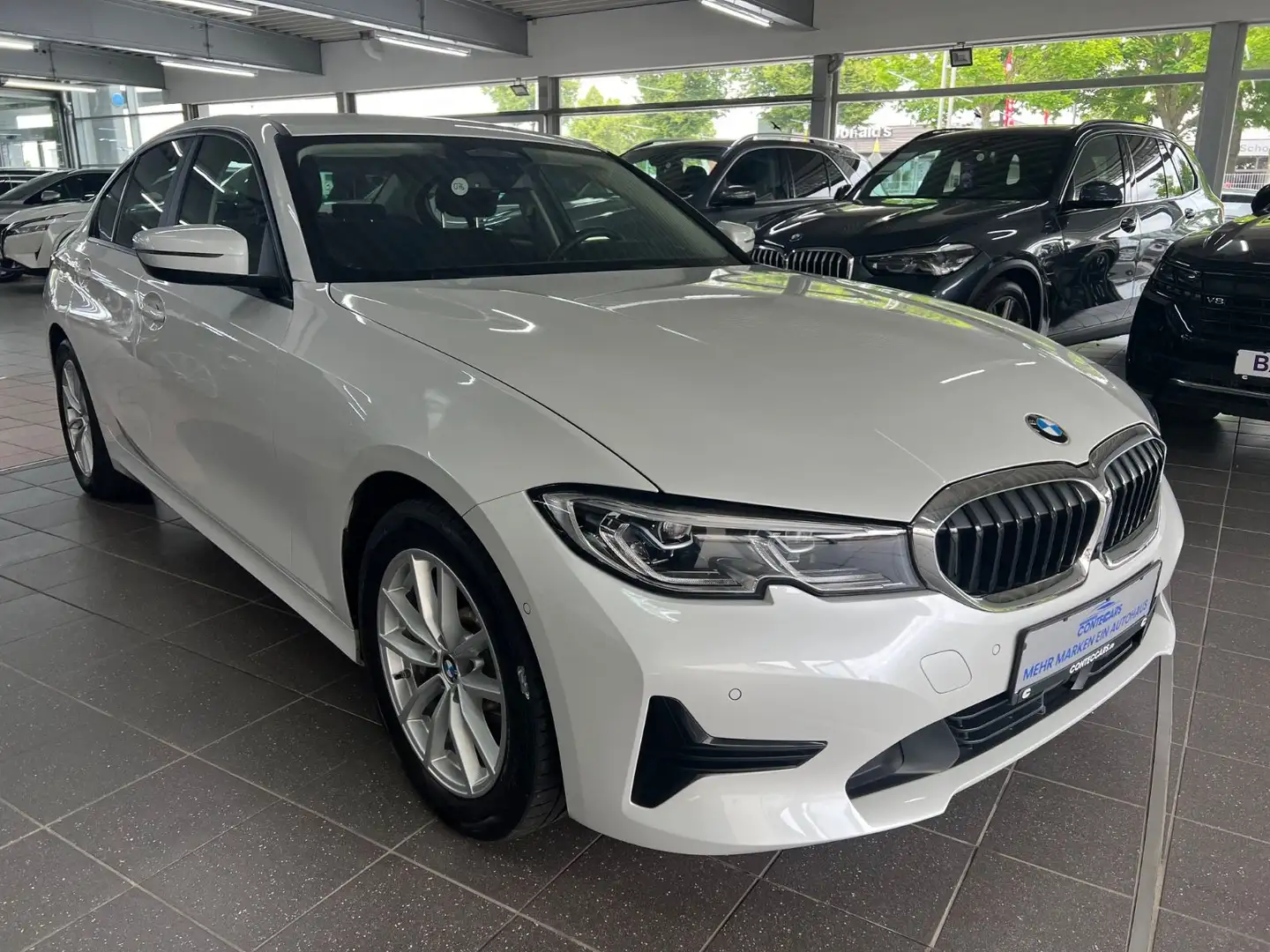 BMW 330 e Lim. Innovation+DAP+Park PLUS+HaKa+HuD Bianco - 2