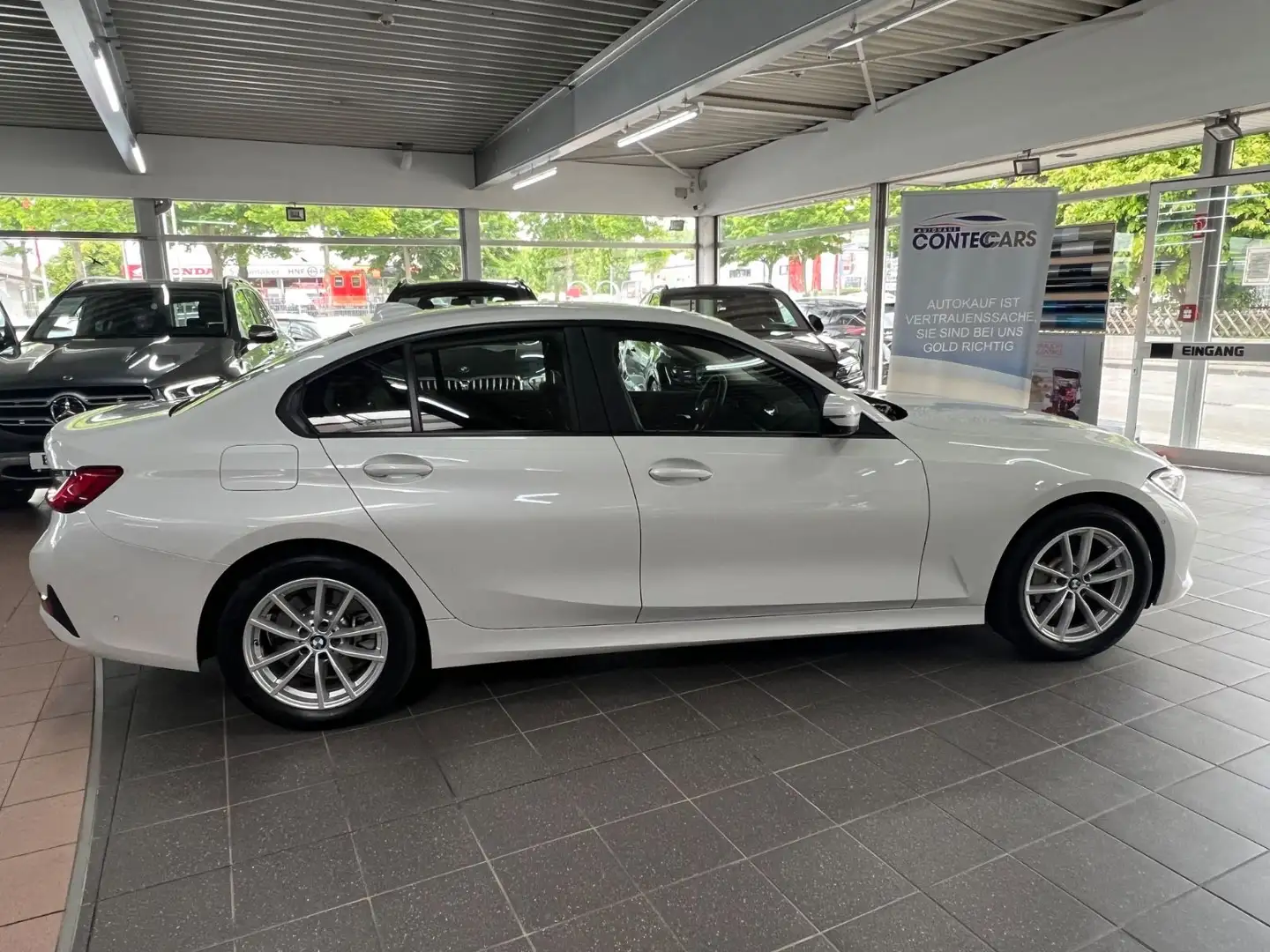 BMW 330 e Lim. Innovation+DAP+Park PLUS+HaKa+HuD Bianco - 1