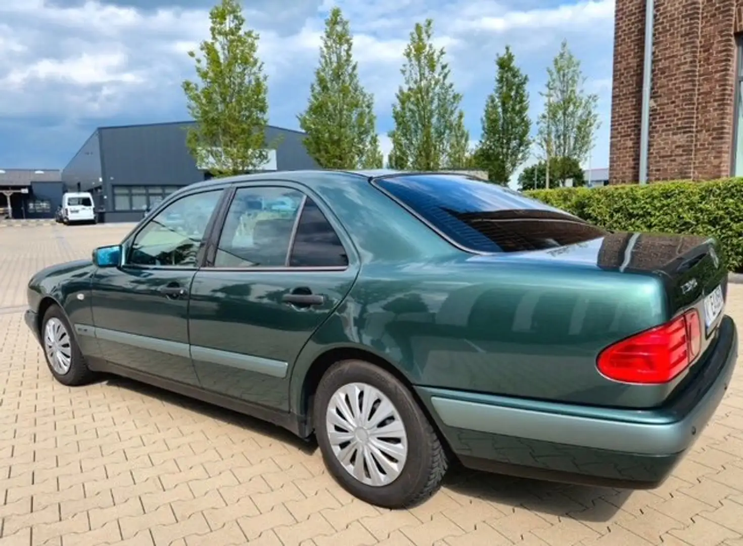 Mercedes-Benz E 230 E-Klasse Classic Grün - 1