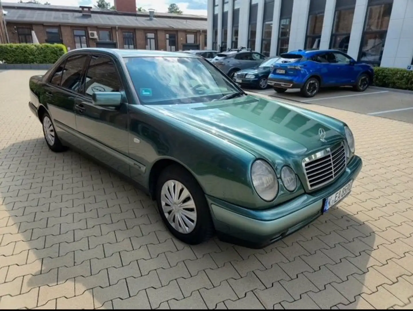 Mercedes-Benz E 230 E-Klasse Classic restauriert rostfrei vieles neu Zielony - 1