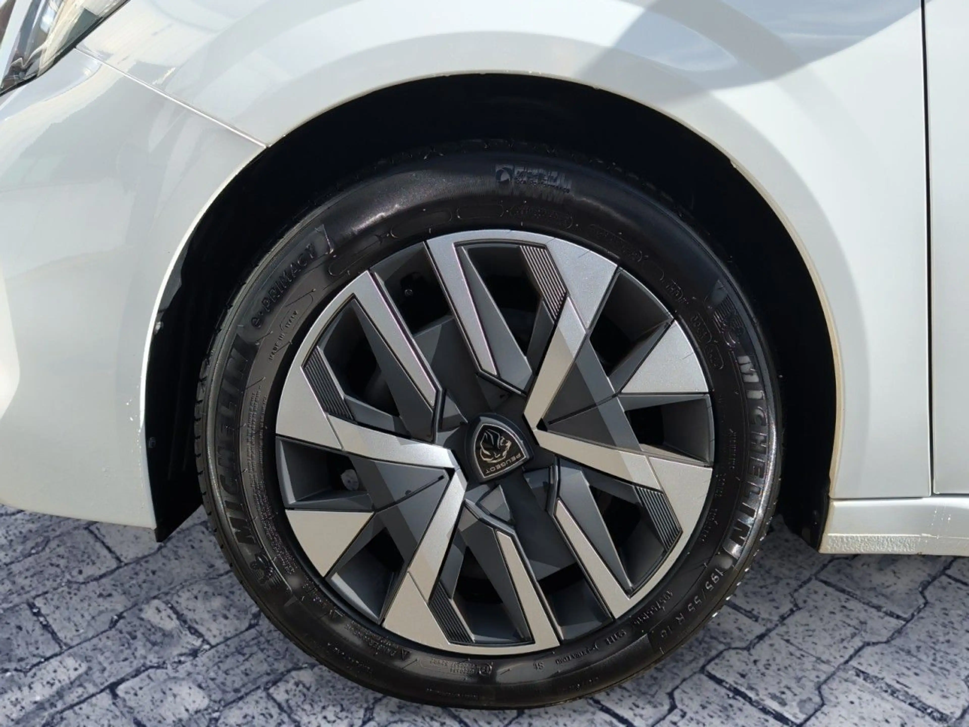 Peugeot 208 Active PureTech 75 Sitzheizung+LED+Parkpilot — photo 11