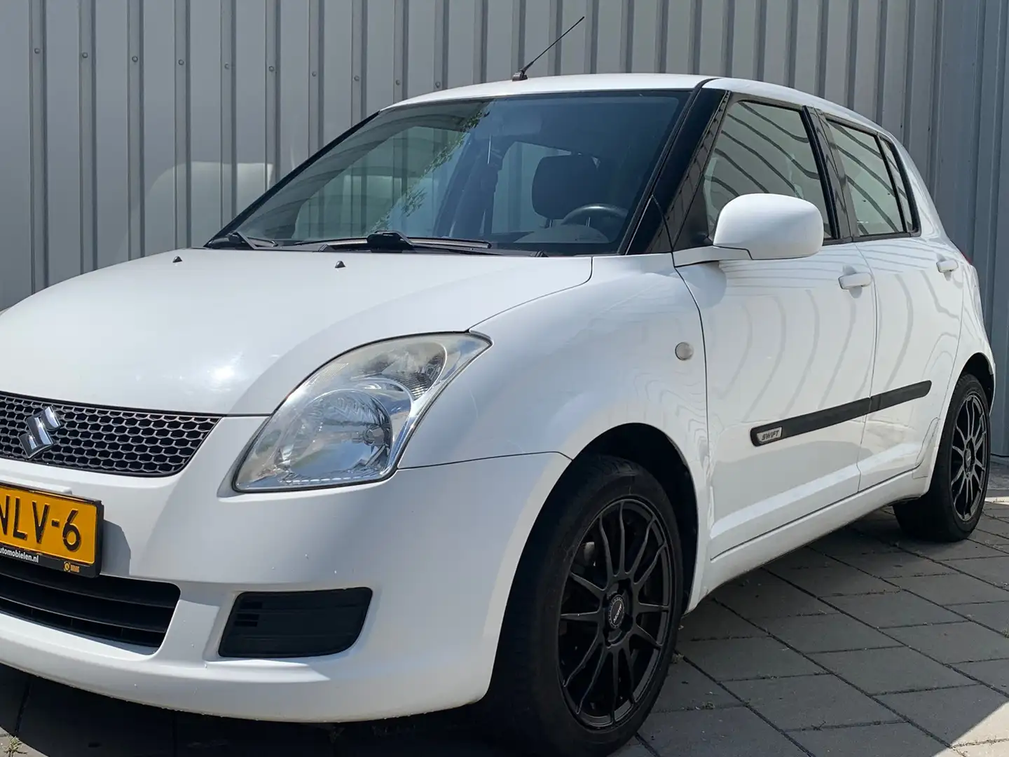 Suzuki Swift 1.3 Base|5 Deurs|Airco| Blanco - 2