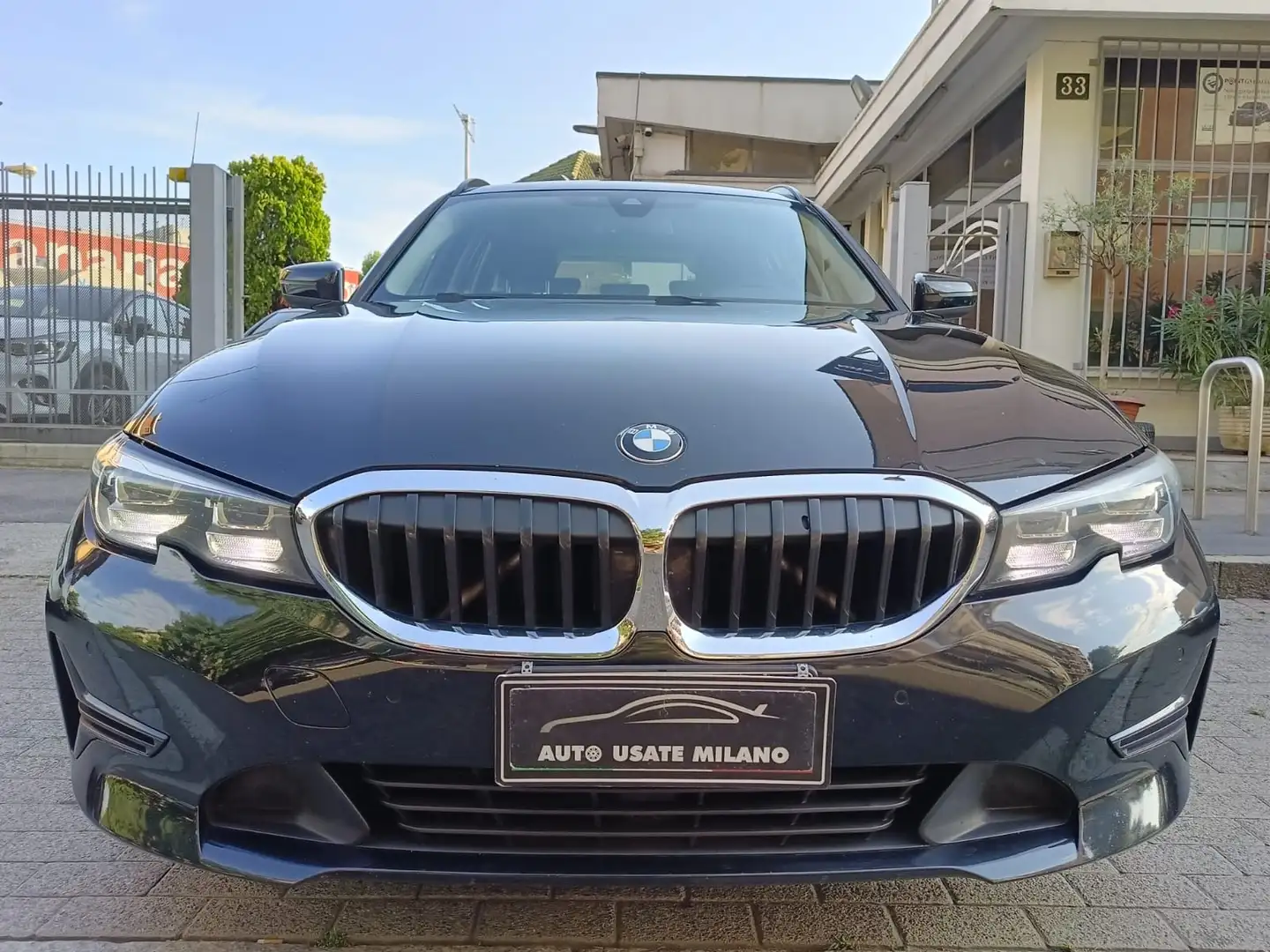 BMW 318 BENZ! AUTOMATIC! FARI FULL LED! FULL OPTIONAL Zwart - 2