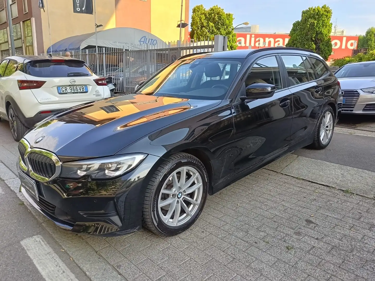 BMW 318 BENZ! AUTOMATIC! FARI FULL LED! FULL OPTIONAL Zwart - 1