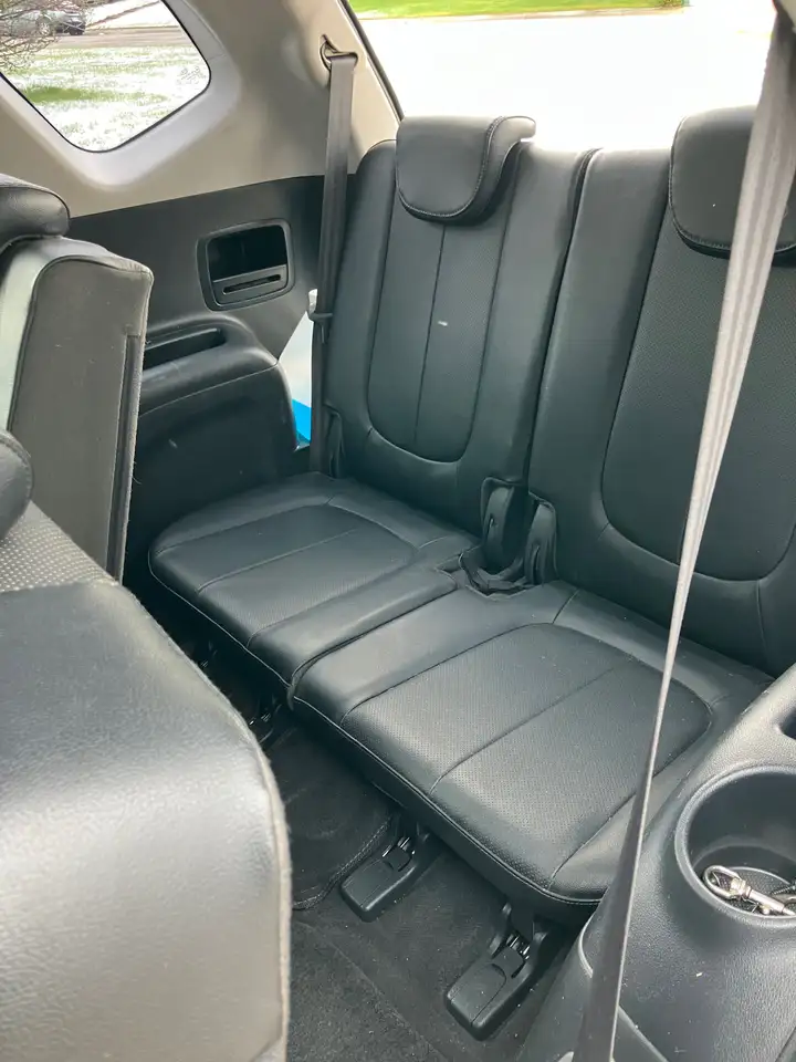 Kia Rondo снимка Kia Rondo