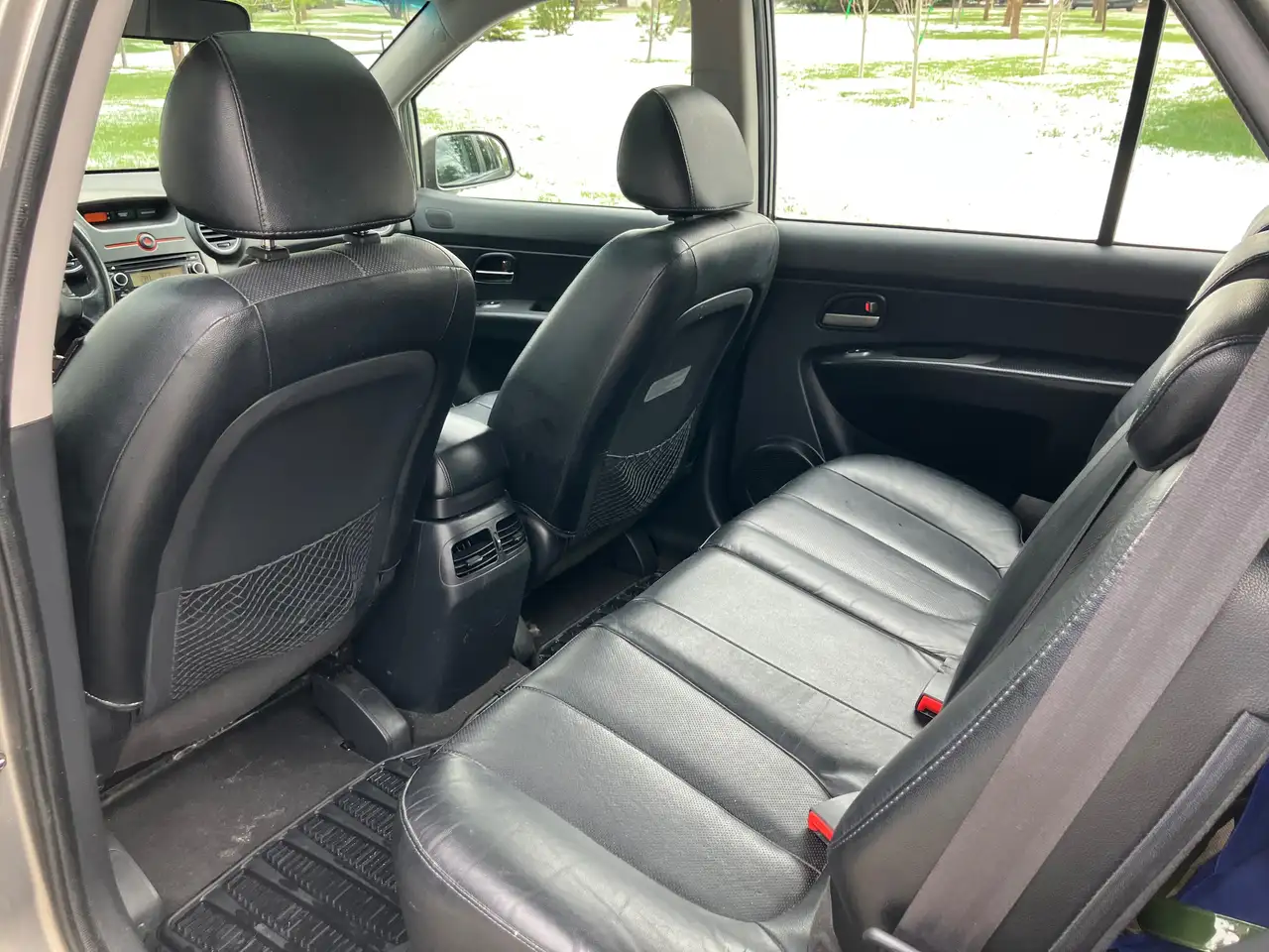 Kia Rondo снимка Kia Rondo