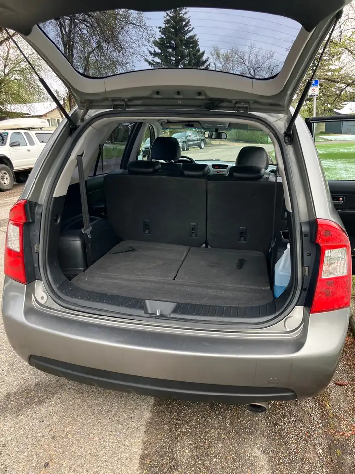 Kia Rondo снимка Kia Rondo