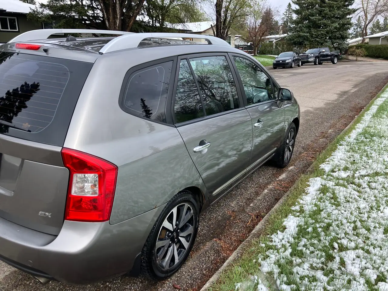 Kia Rondo снимка Kia Rondo
