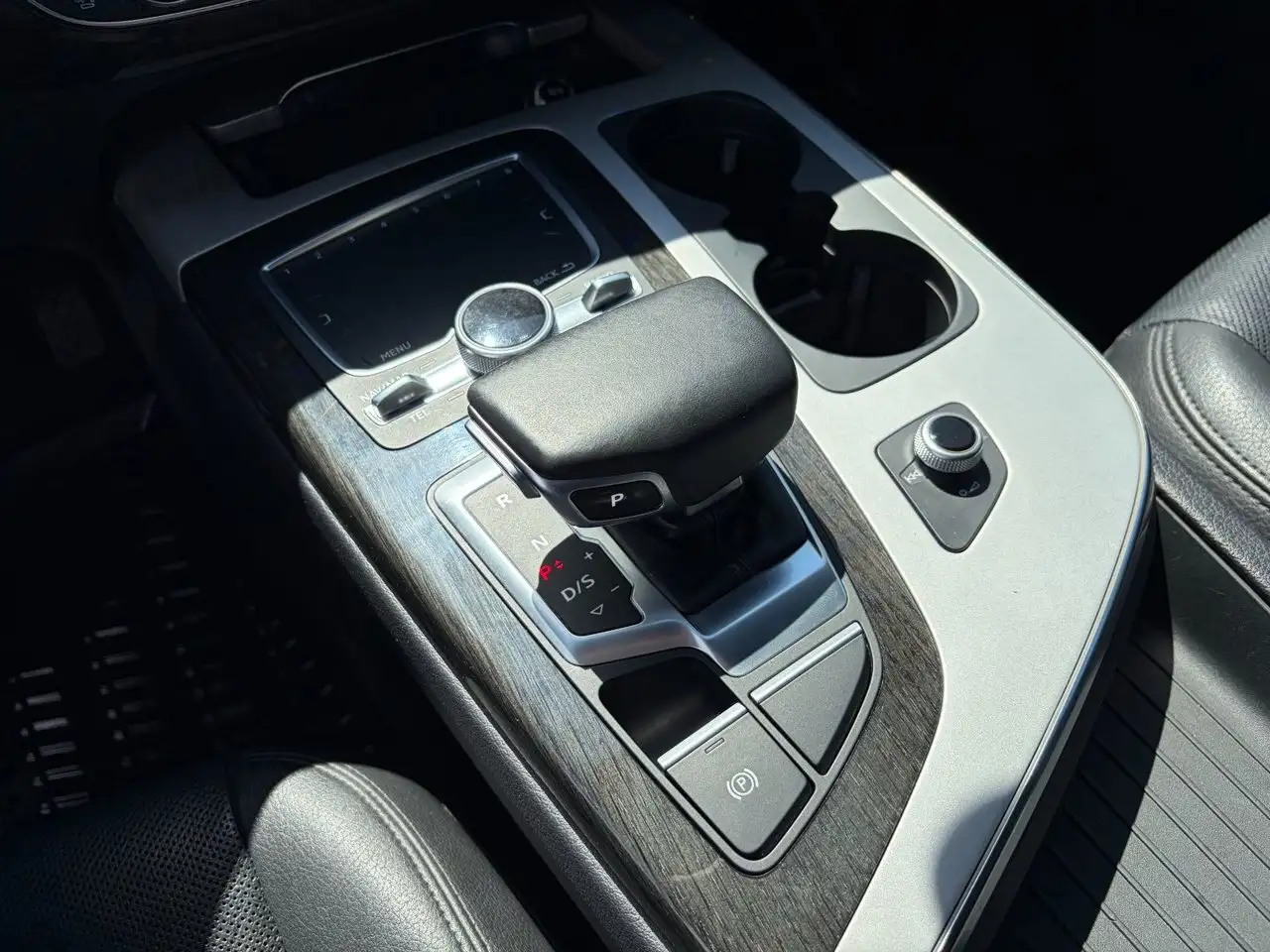 Audi Q7 снимка Audi Q7