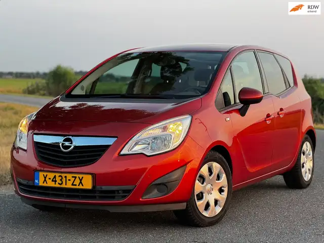 2012 Opel Meriva in Red for sale