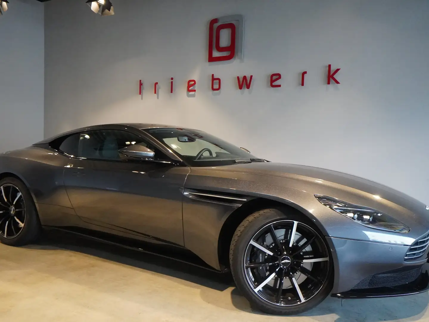 Aston Martin DB11 V8 Coupe-Soundoptimierung-BRD-U-frei-Xenon Grey- Gris - 1