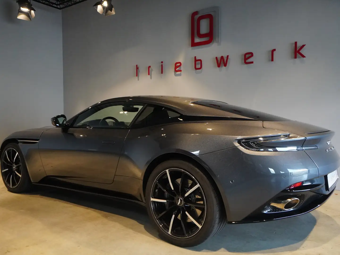 Aston Martin DB11 V8 Coupe-Soundoptimierung-BRD-U-frei-Xenon Grey- Gris - 2