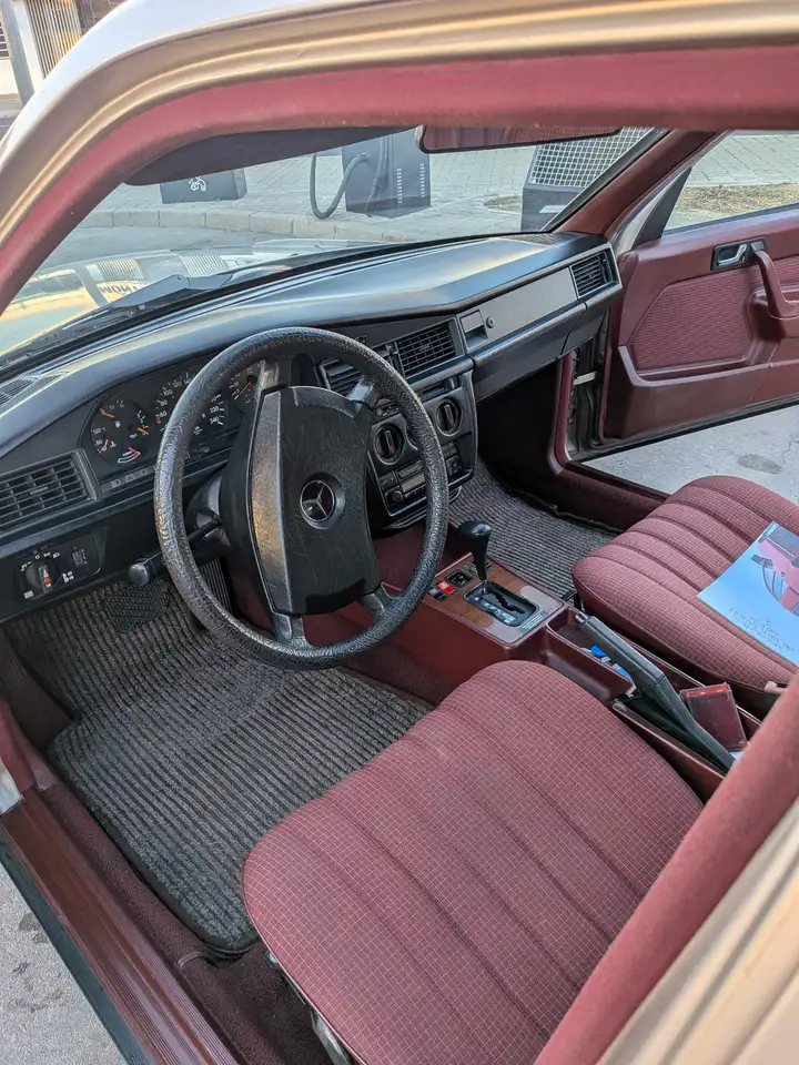 Mercedes-Benz 190E 2.6 Automatico, foto 10