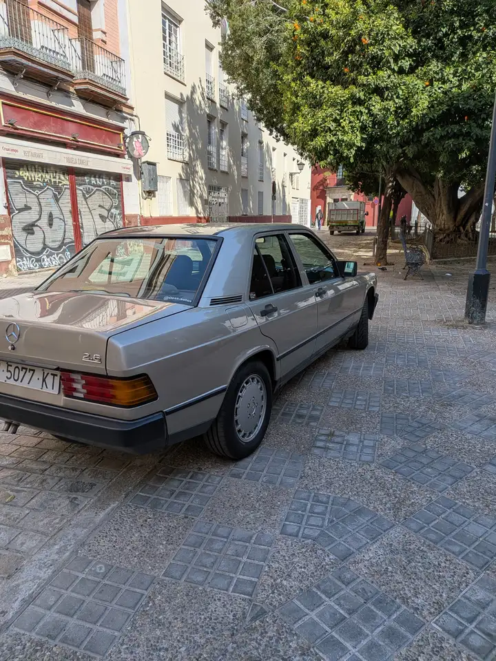Mercedes-Benz 190E 2.6 Automatico, foto 4