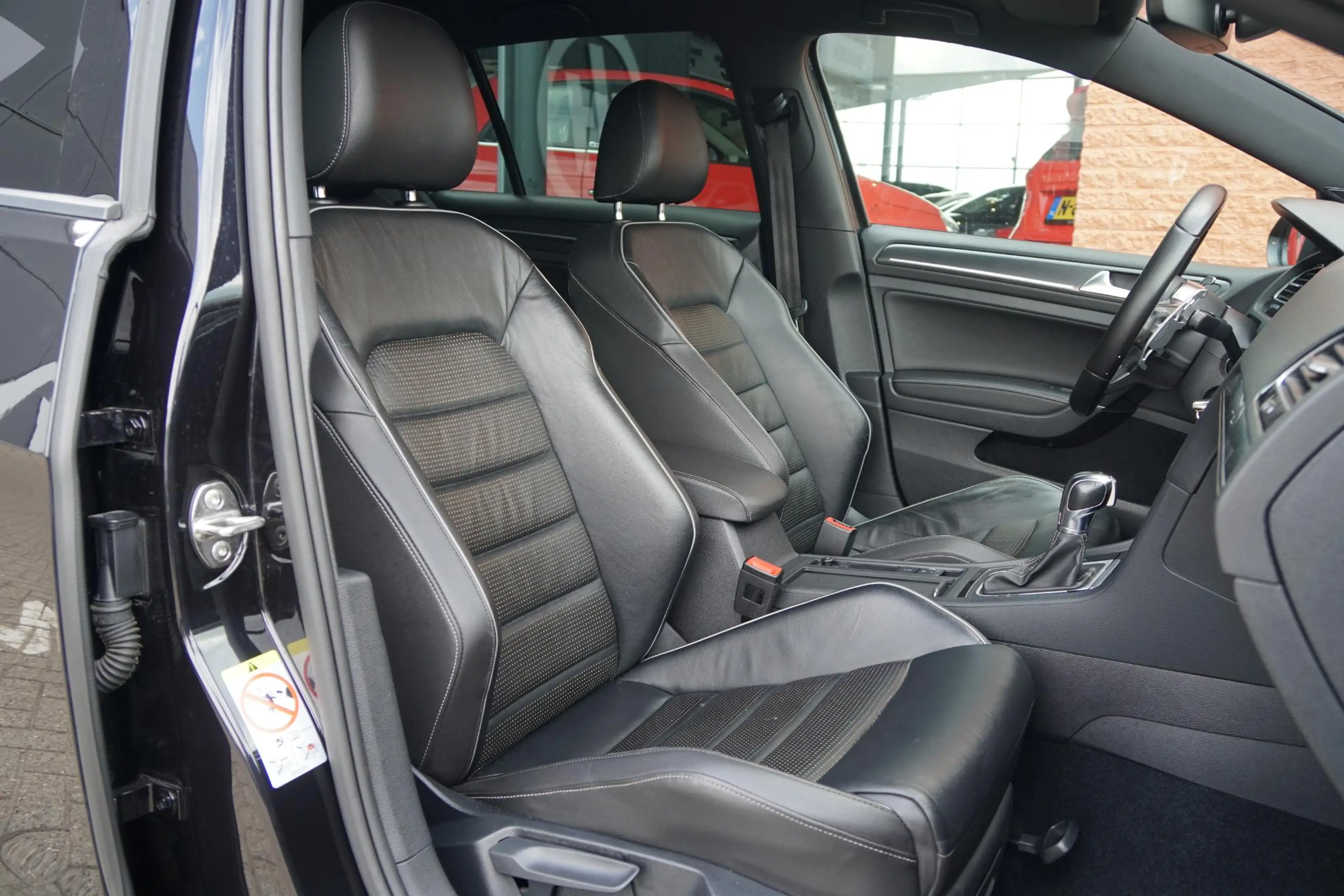Volkswagen Golf GTD 2.0 TDI DSG / LEDER / CAMERA / LED / CARPLAY / ACC — photo 8