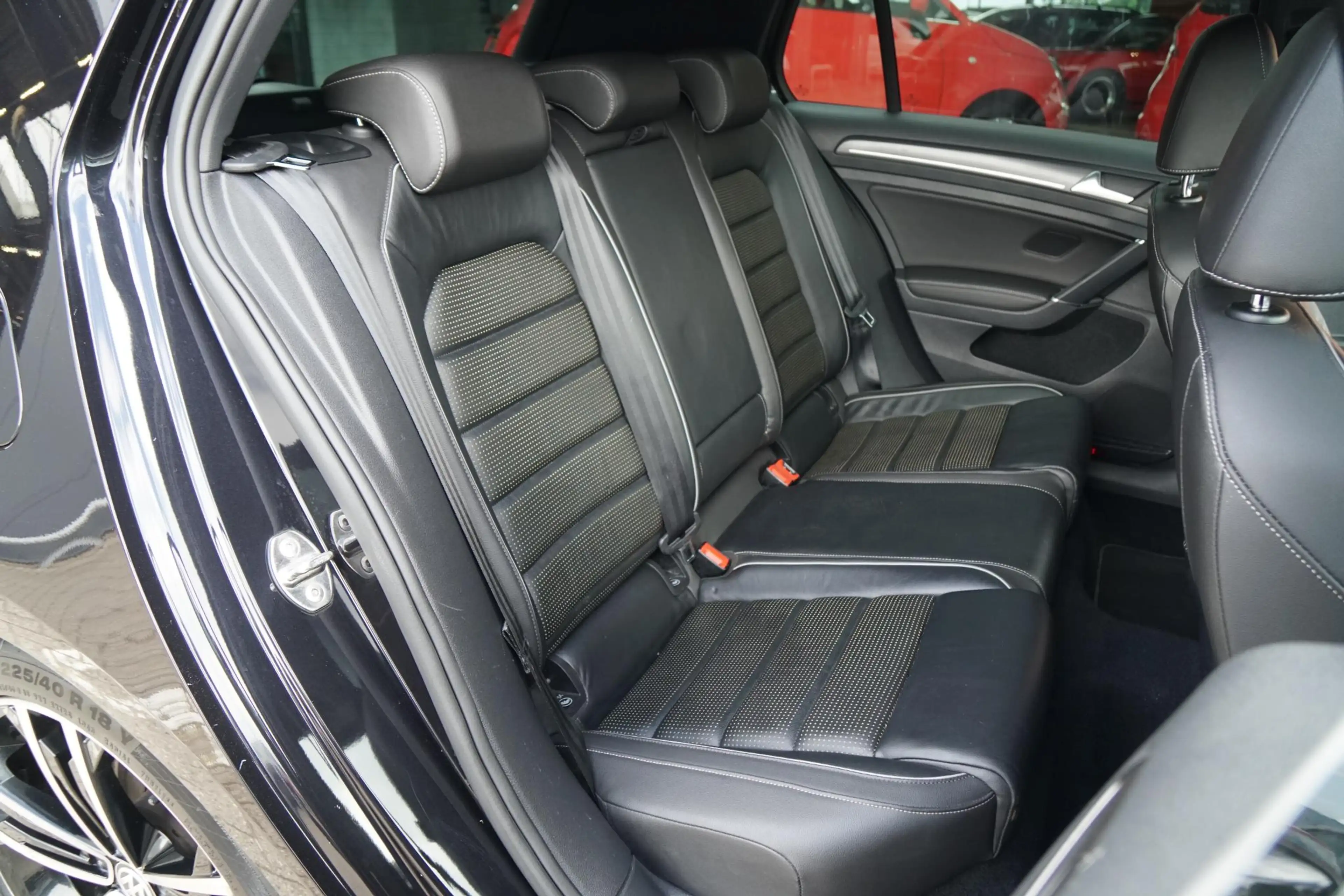 Volkswagen Golf GTD 2.0 TDI DSG / LEDER / CAMERA / LED / CARPLAY / ACC — photo 7