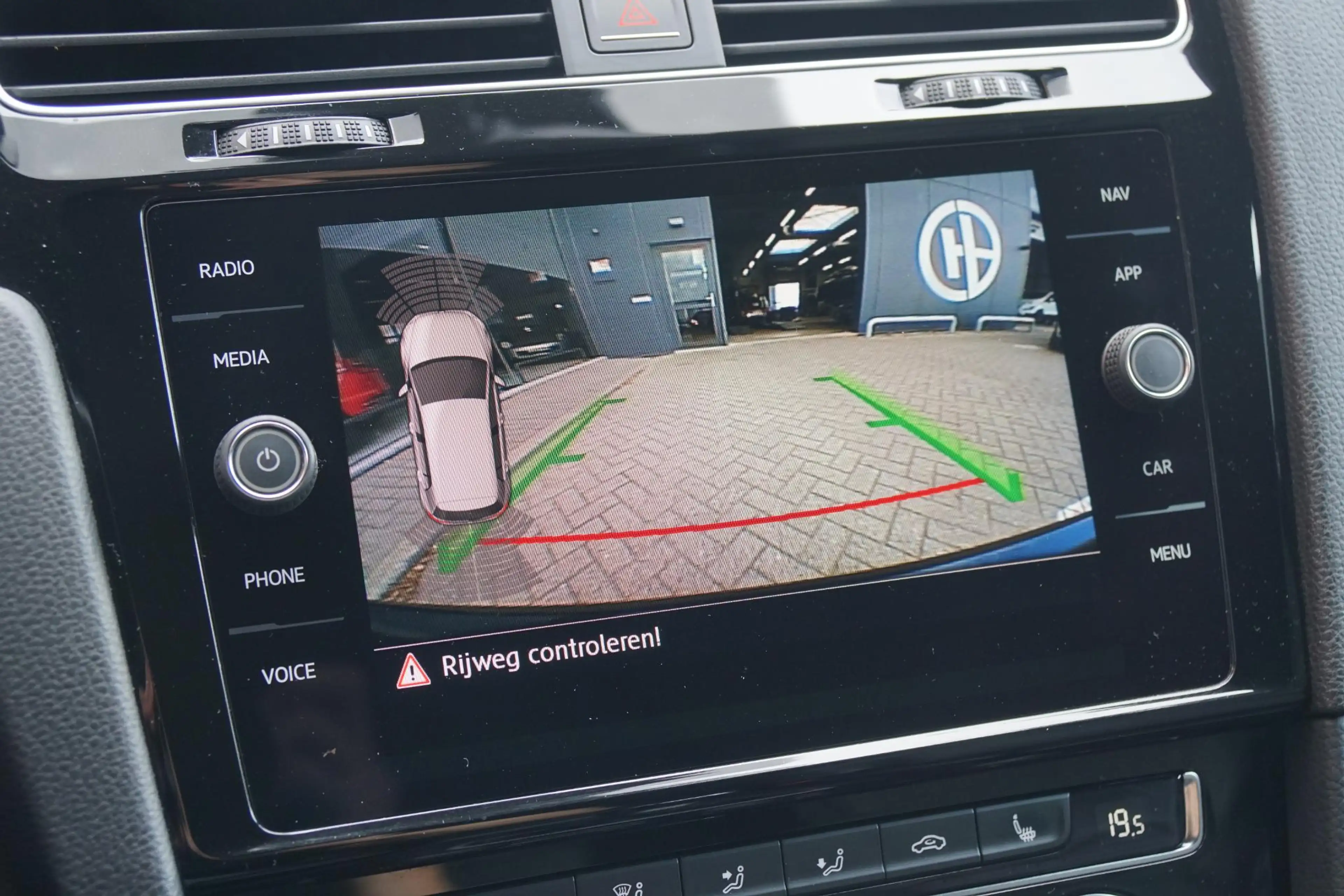 Volkswagen Golf GTD 2.0 TDI DSG / LEDER / CAMERA / LED / CARPLAY / ACC — photo 15
