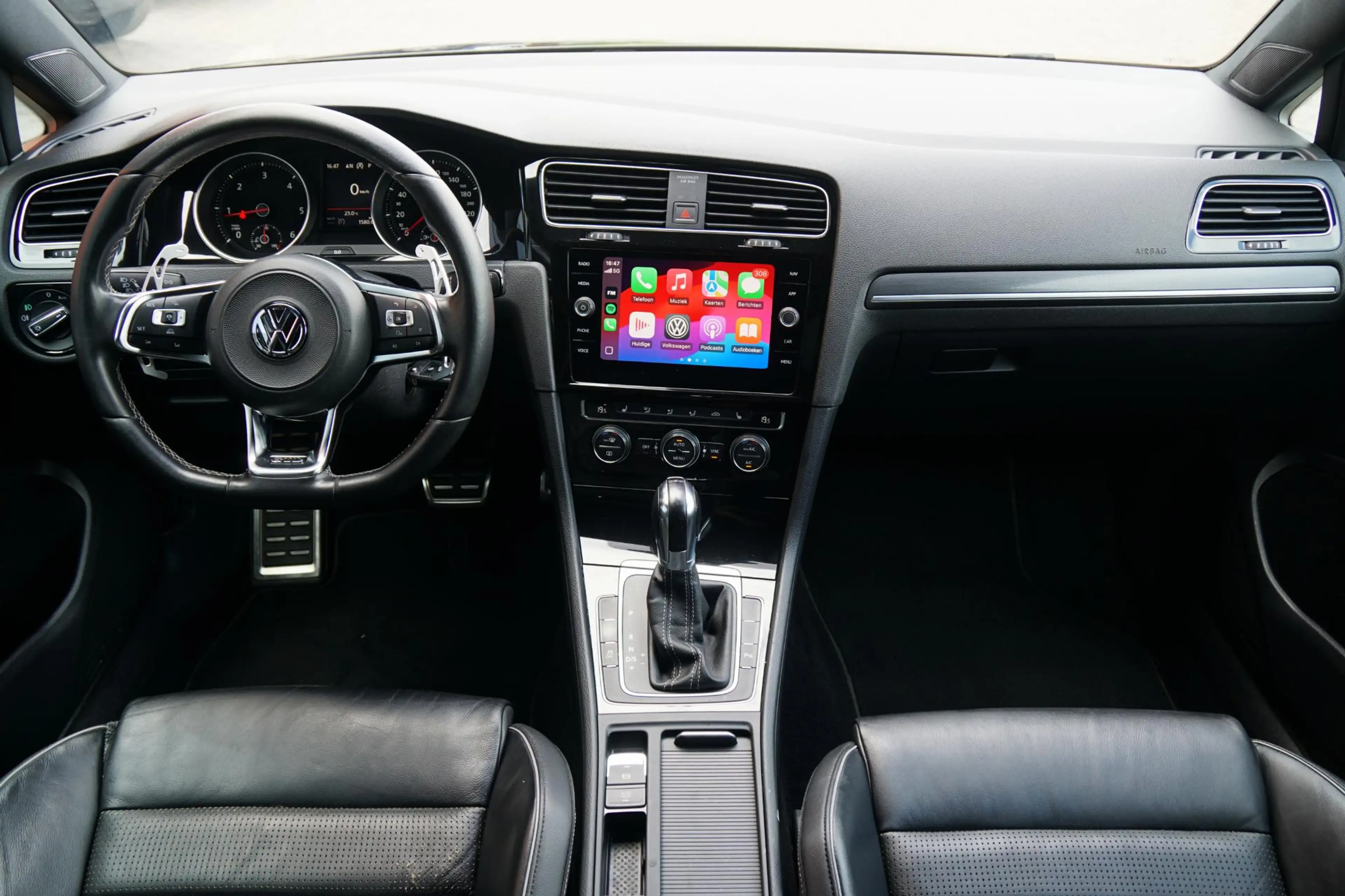 Volkswagen Golf GTD 2.0 TDI DSG / LEDER / CAMERA / LED / CARPLAY / ACC — photo 4