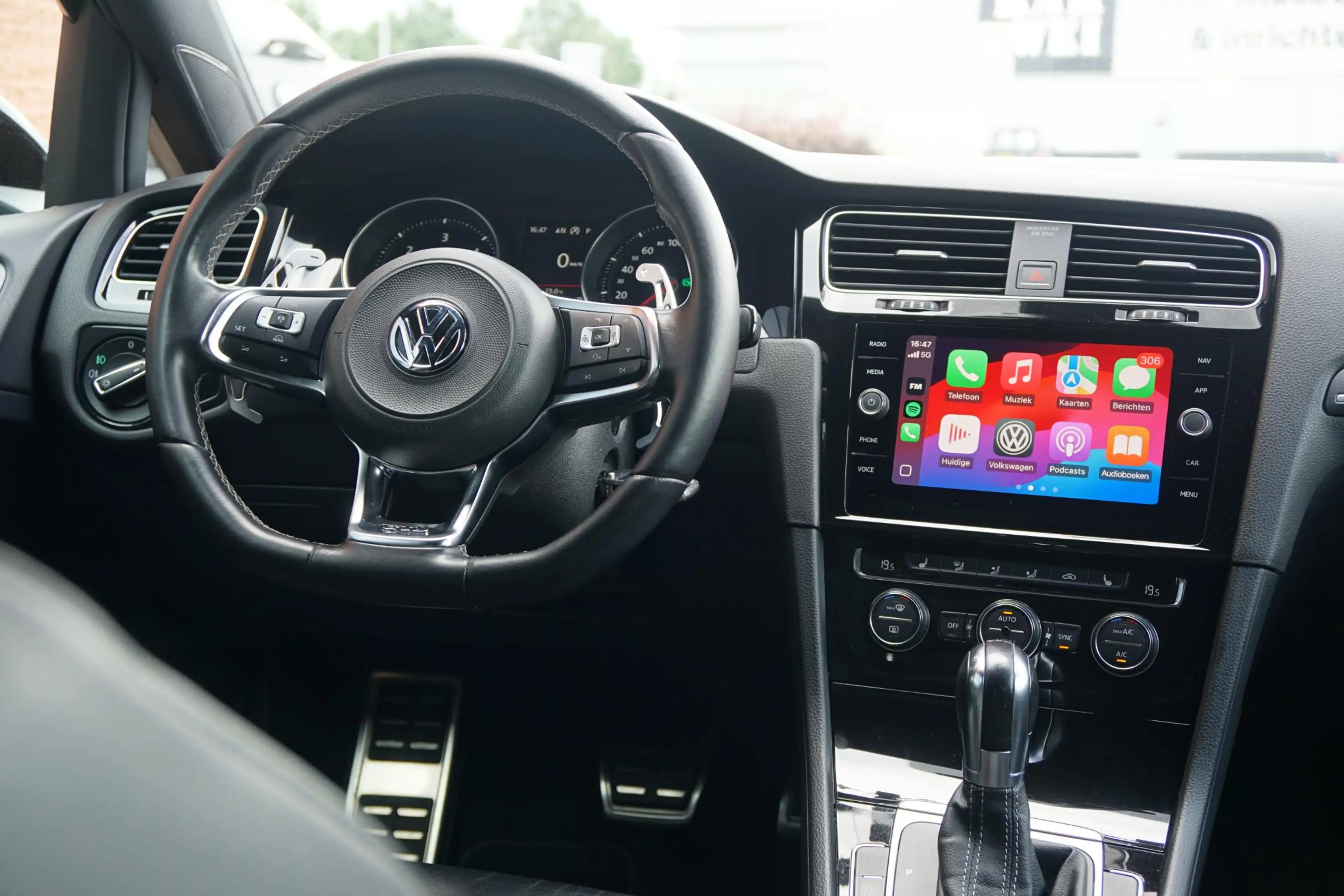 Volkswagen Golf GTD 2.0 TDI DSG / LEDER / CAMERA / LED / CARPLAY / ACC — photo 9