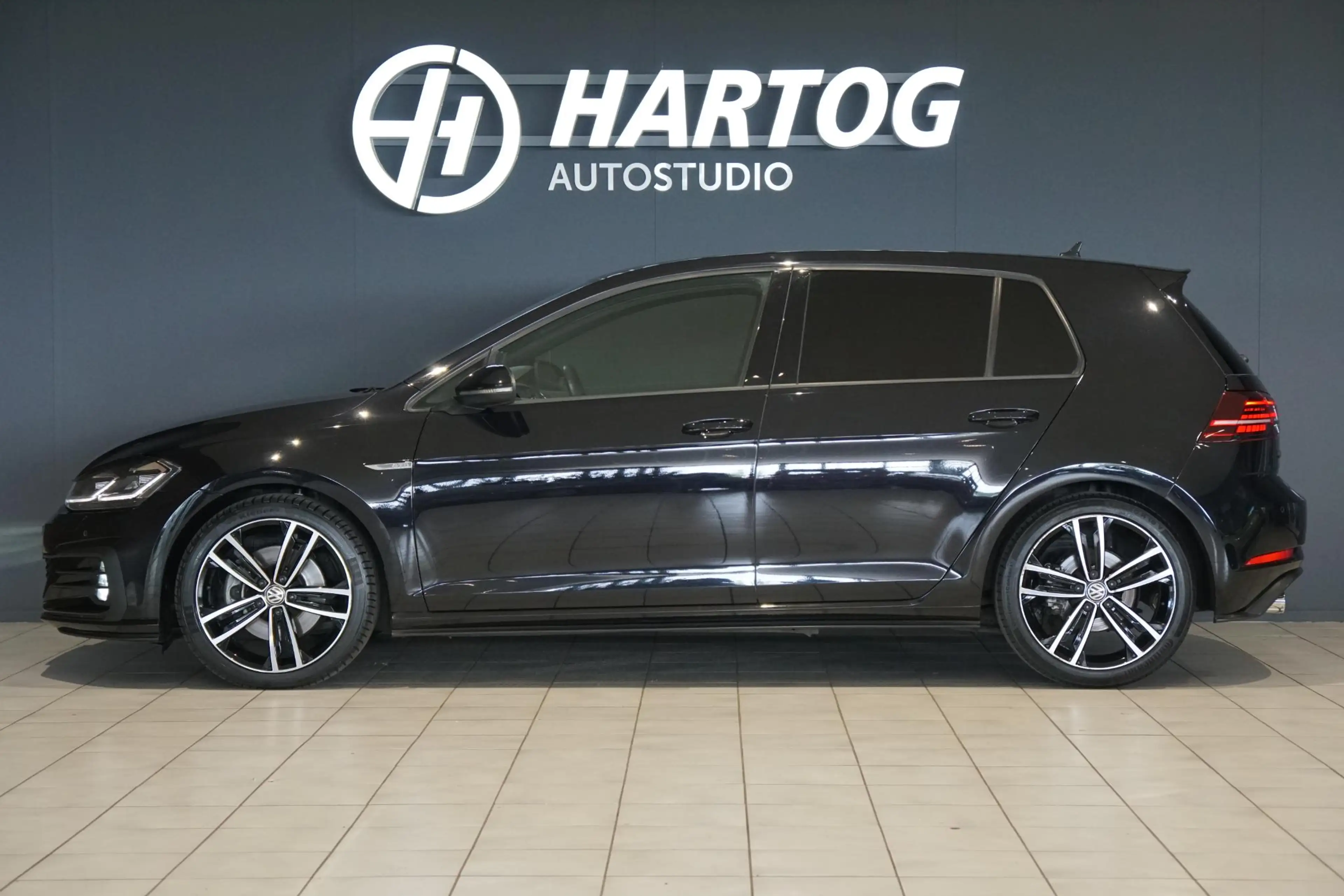 Volkswagen Golf GTD 2.0 TDI DSG / LEDER / CAMERA / LED / CARPLAY / ACC — photo 5