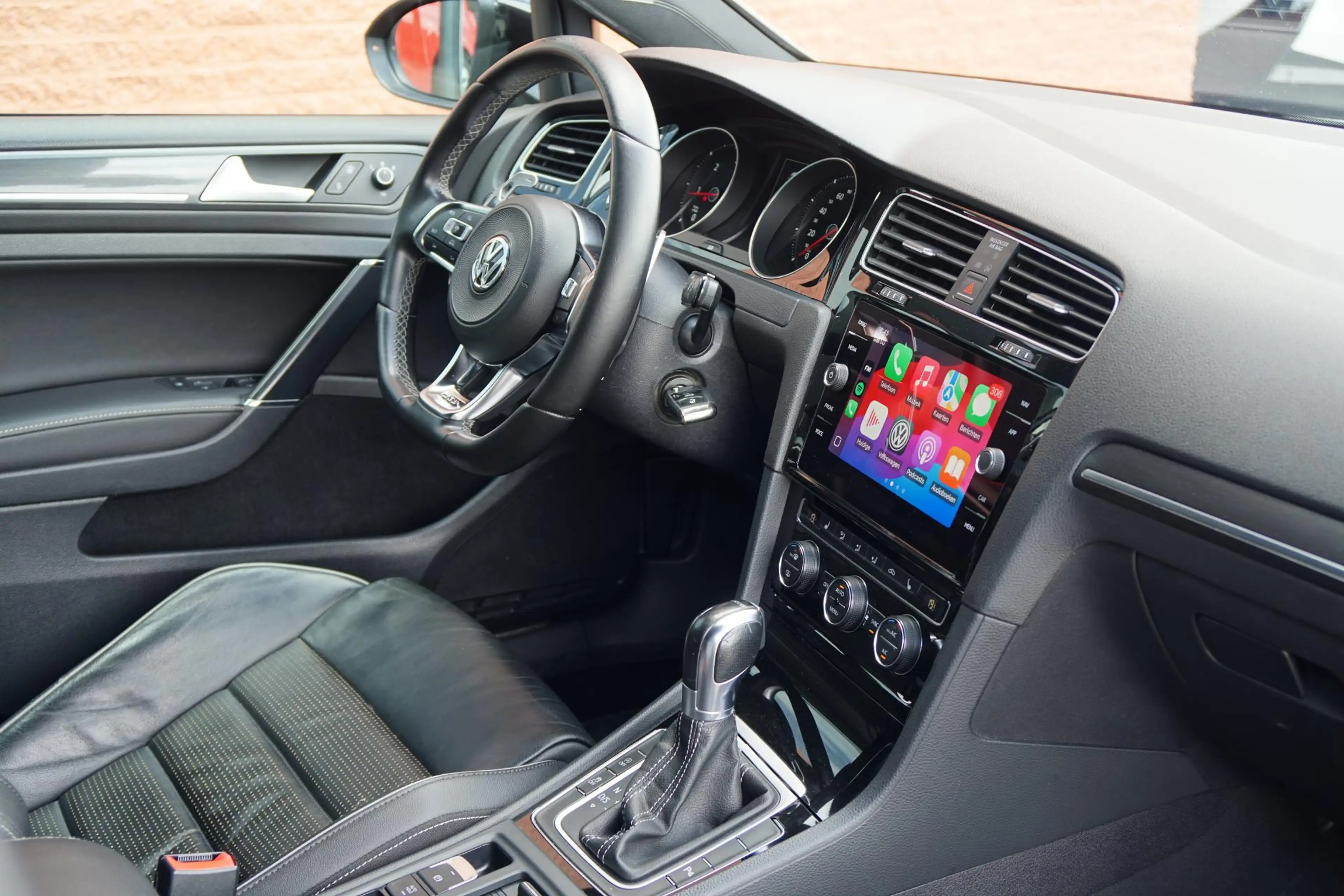 Volkswagen Golf GTD 2.0 TDI DSG / LEDER / CAMERA / LED / CARPLAY / ACC — photo 3