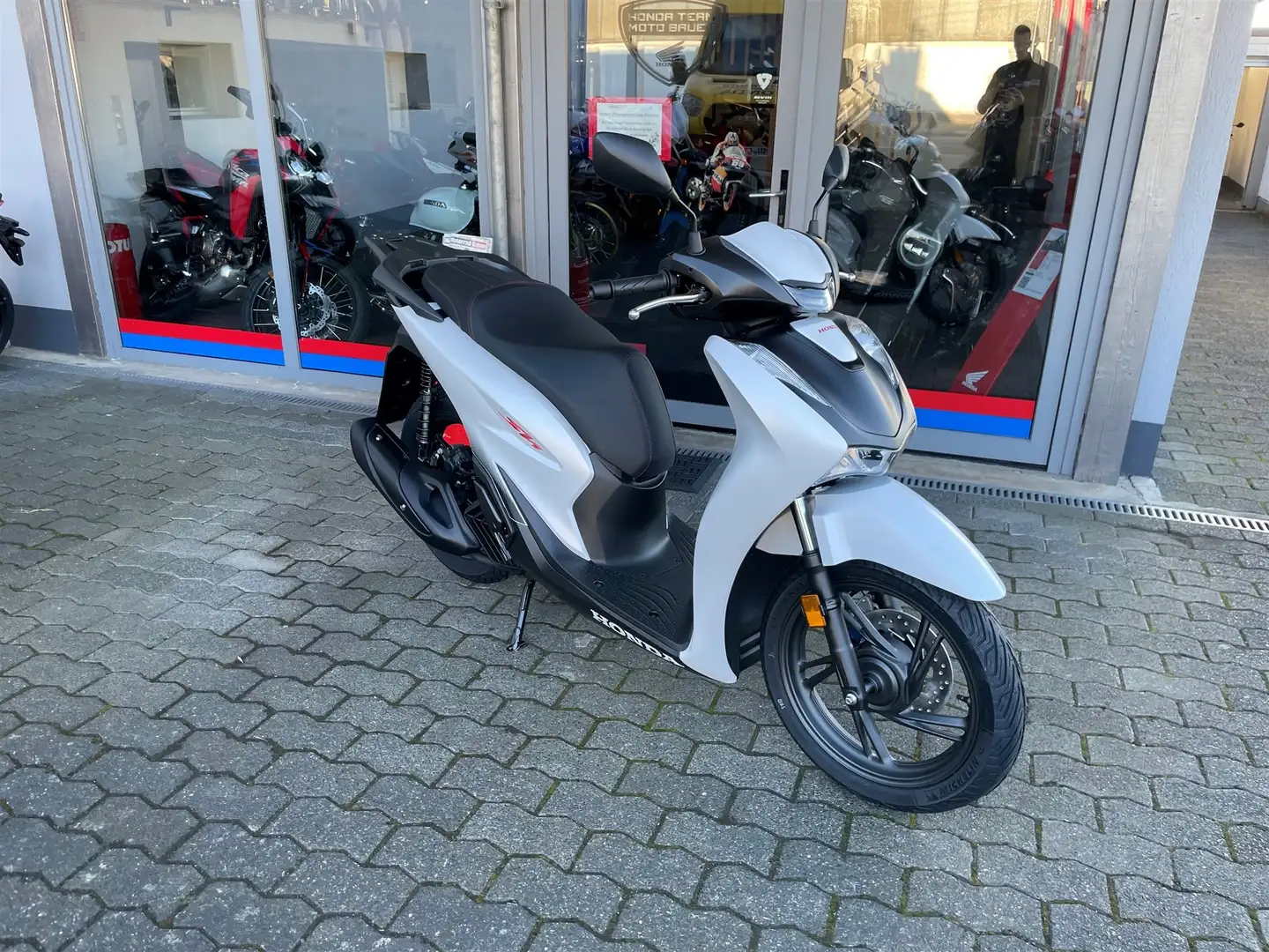 Honda SH 125 inkl. Smart Topcase Bílá - 2