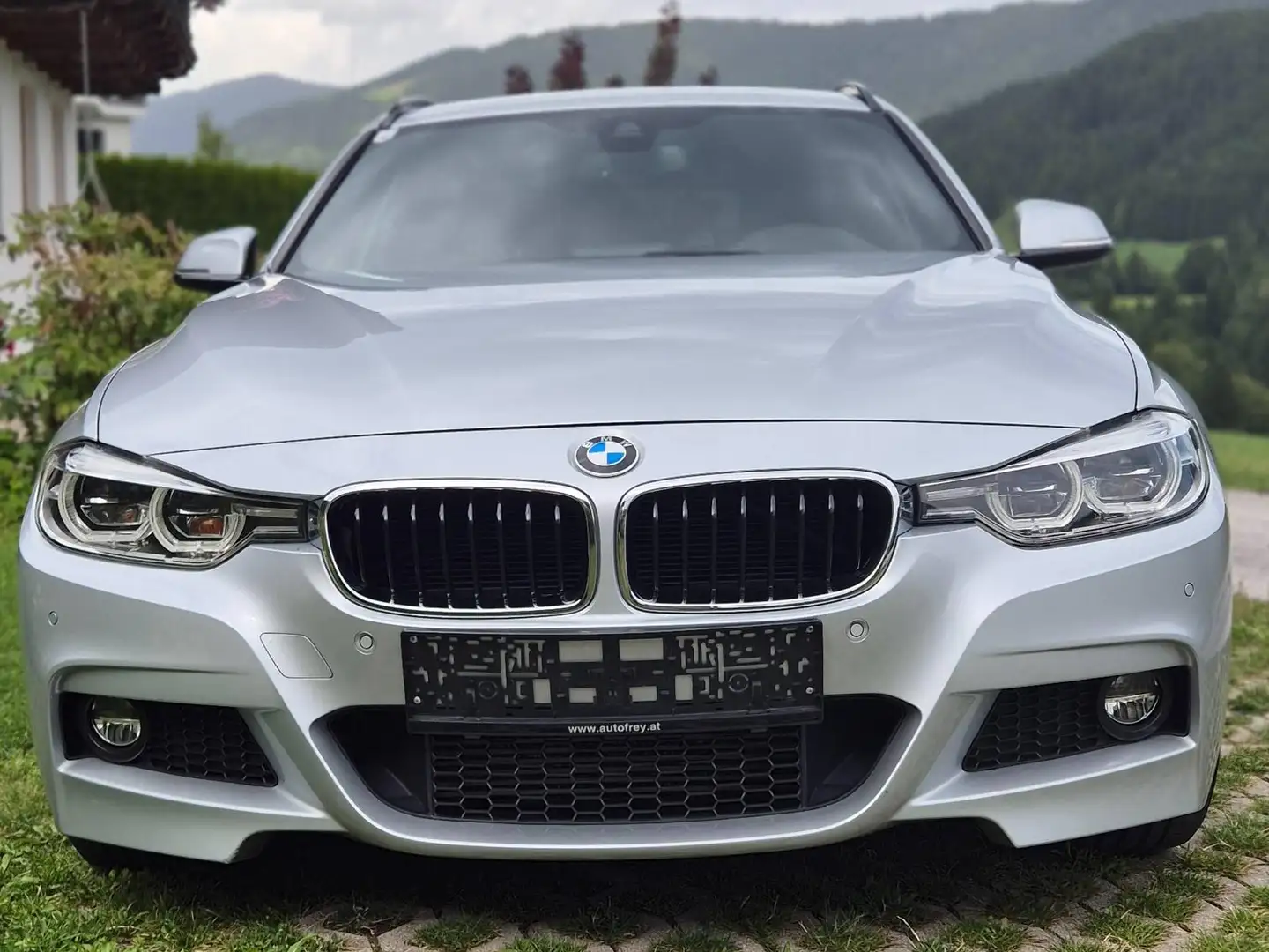 BMW 320 320d Touring M Sport M Sport Grau - 2