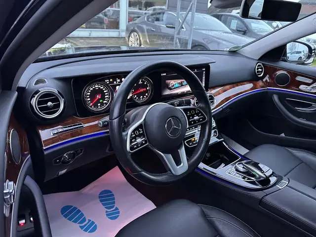 Mercedes-Benz E view 9