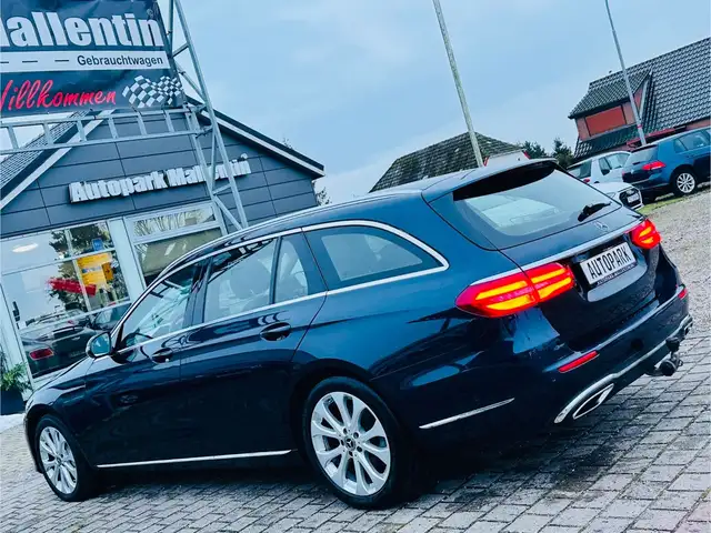 Mercedes-Benz E view 5
