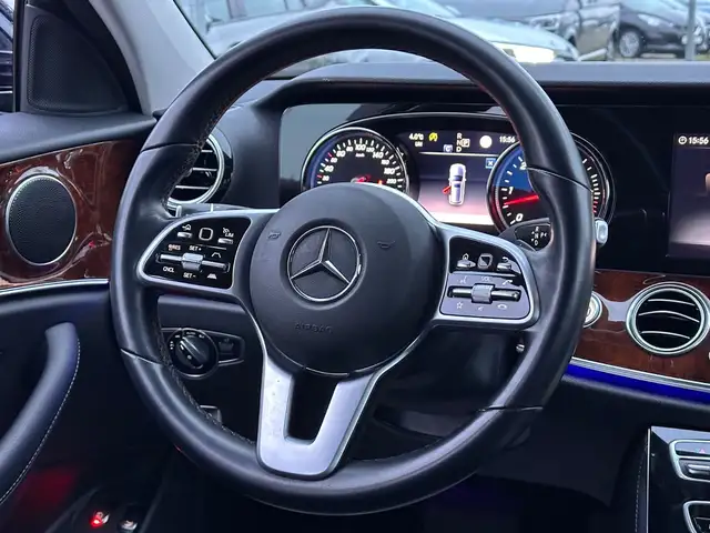 Mercedes-Benz E view 12
