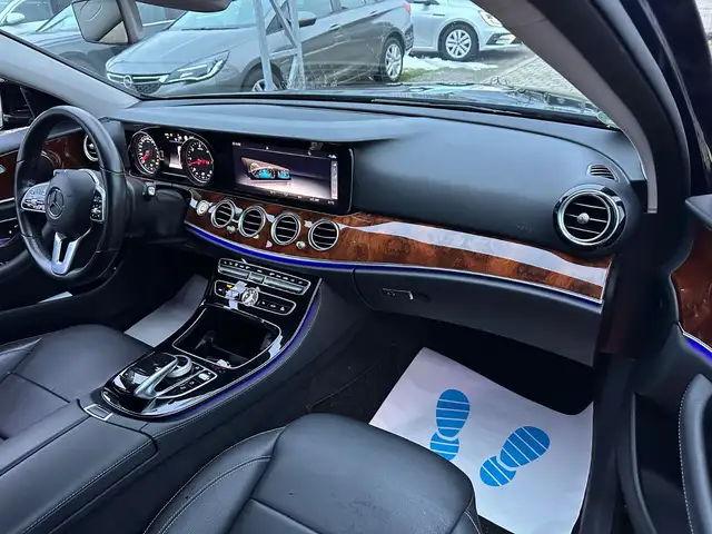 Mercedes-Benz E view 10