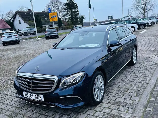 Mercedes-Benz E view 3