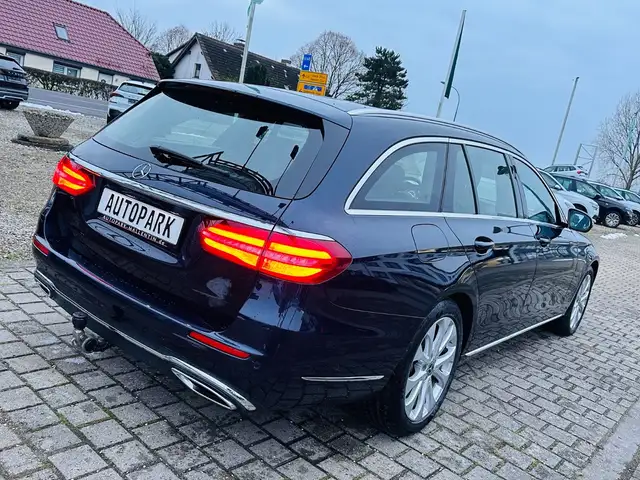 Mercedes-Benz E view 6