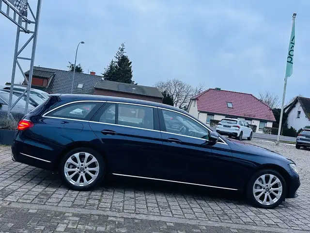 Mercedes-Benz E view 7