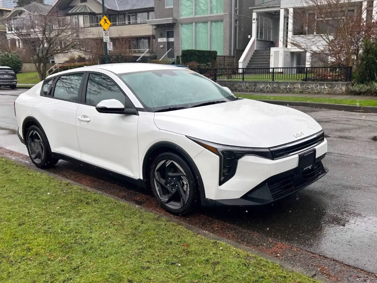 Kia K4 снимка Kia K4
