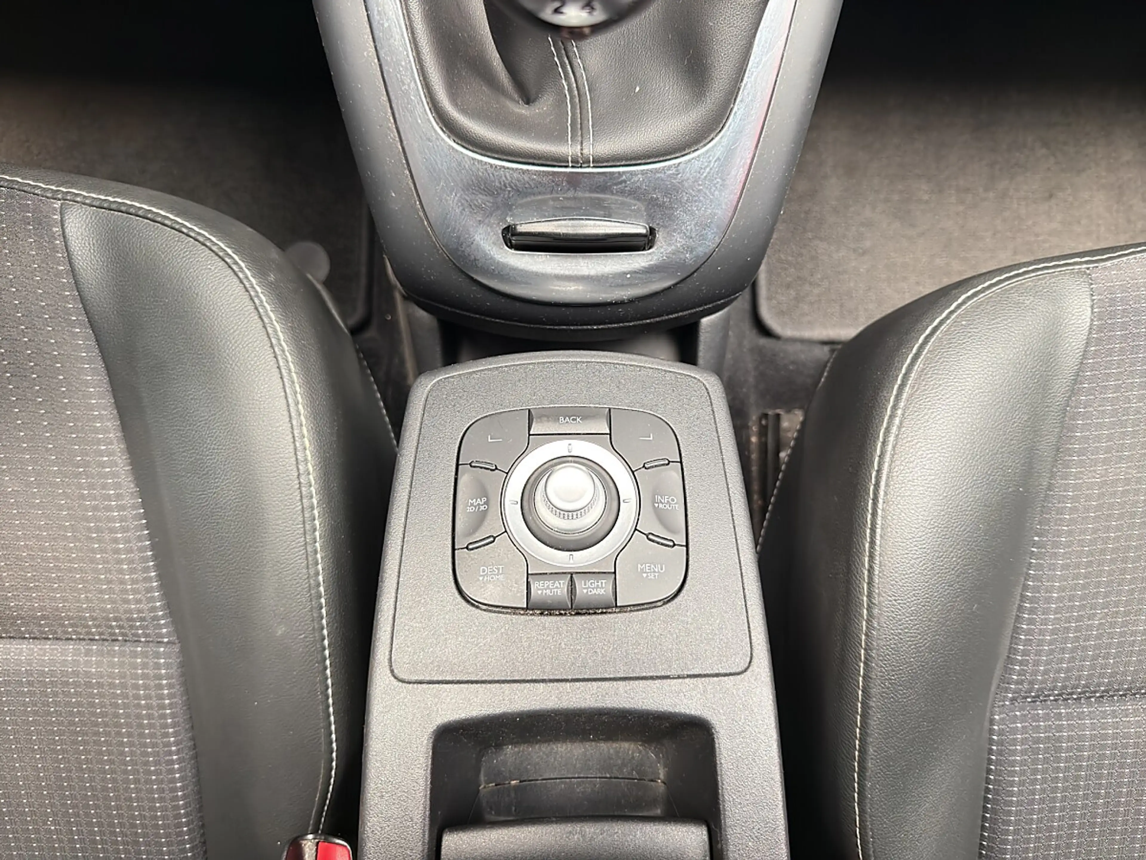 Renault Grand Scenic Grand Scénic Energy TCe 115 Dynamique — photo 15