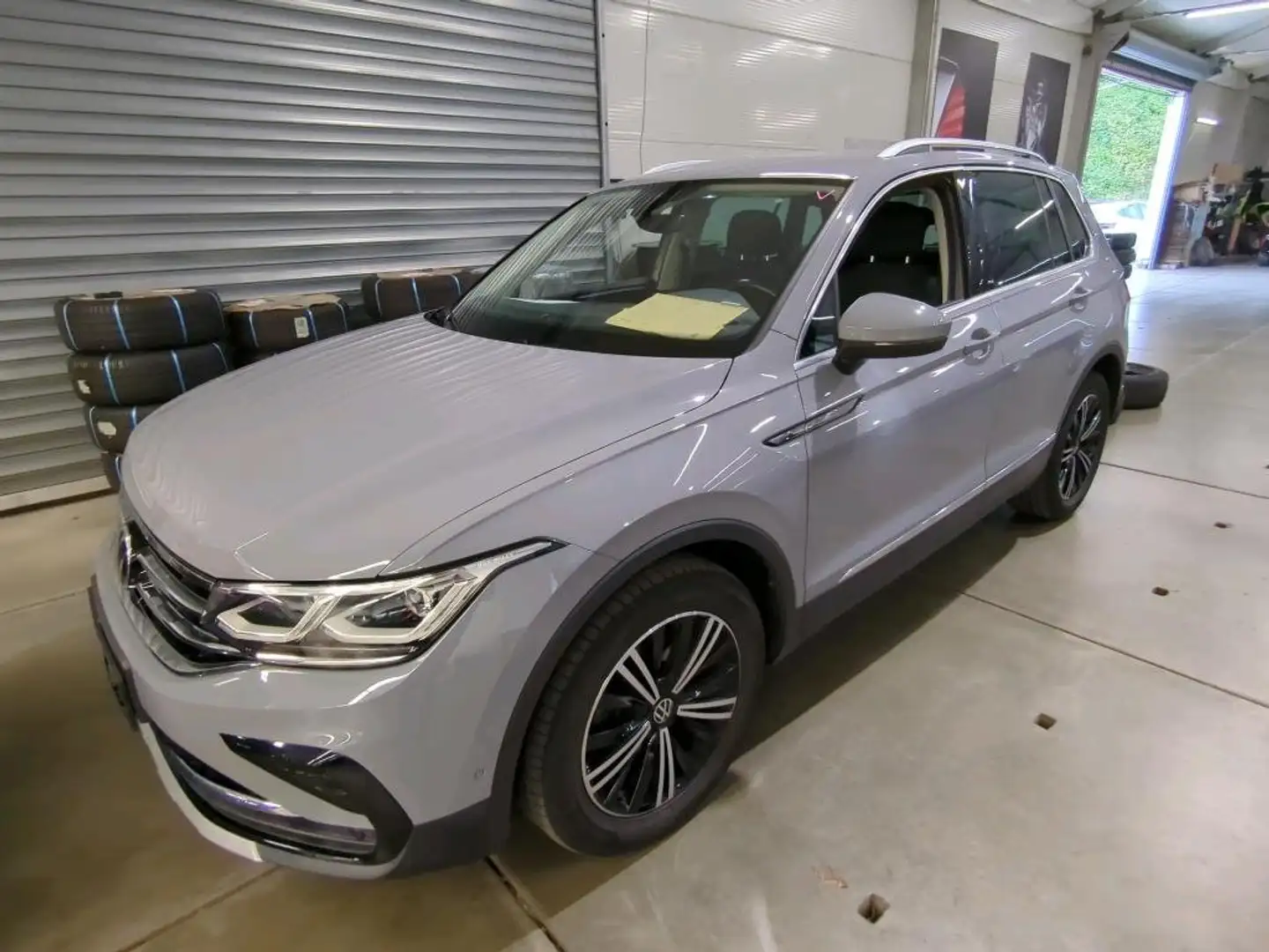 Volkswagen Tiguan 2.0 TDI Elegance Matrix 360° AHK StHz Grau - 1