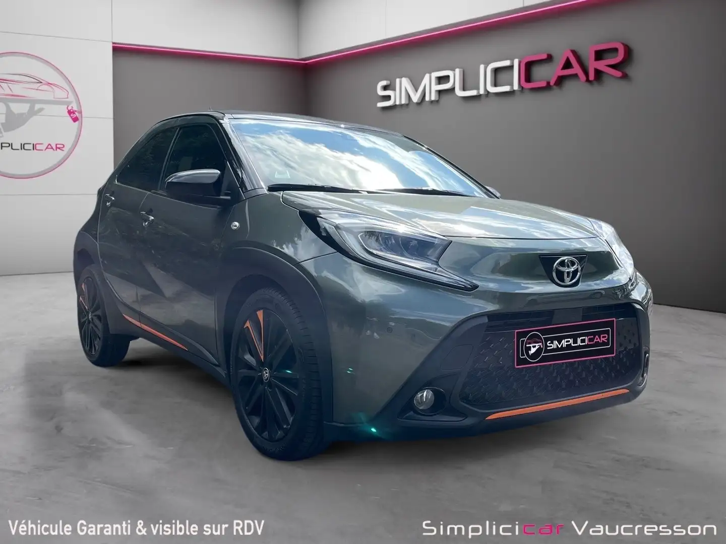 Toyota Aygo X Dynamic Vert - 1