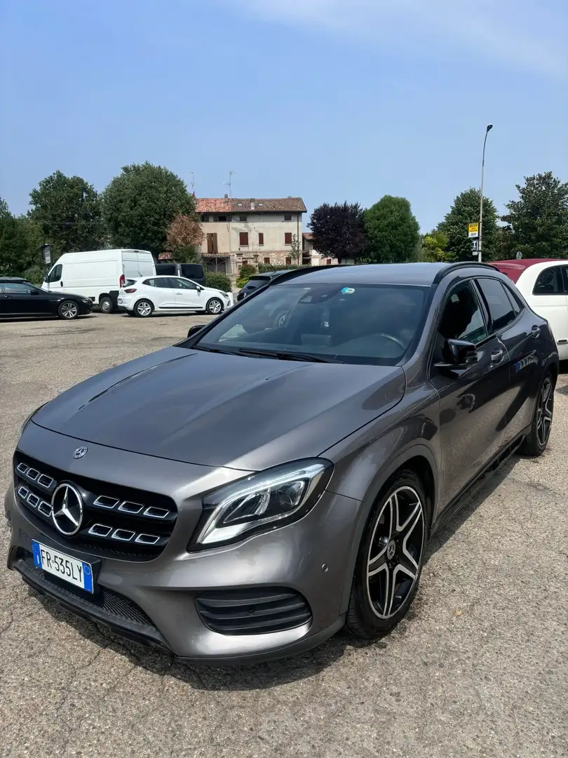 Mercedes-Benz GLA 200 GLA 200 d Automatic 4Matic Premium Night Edition Gris - 2