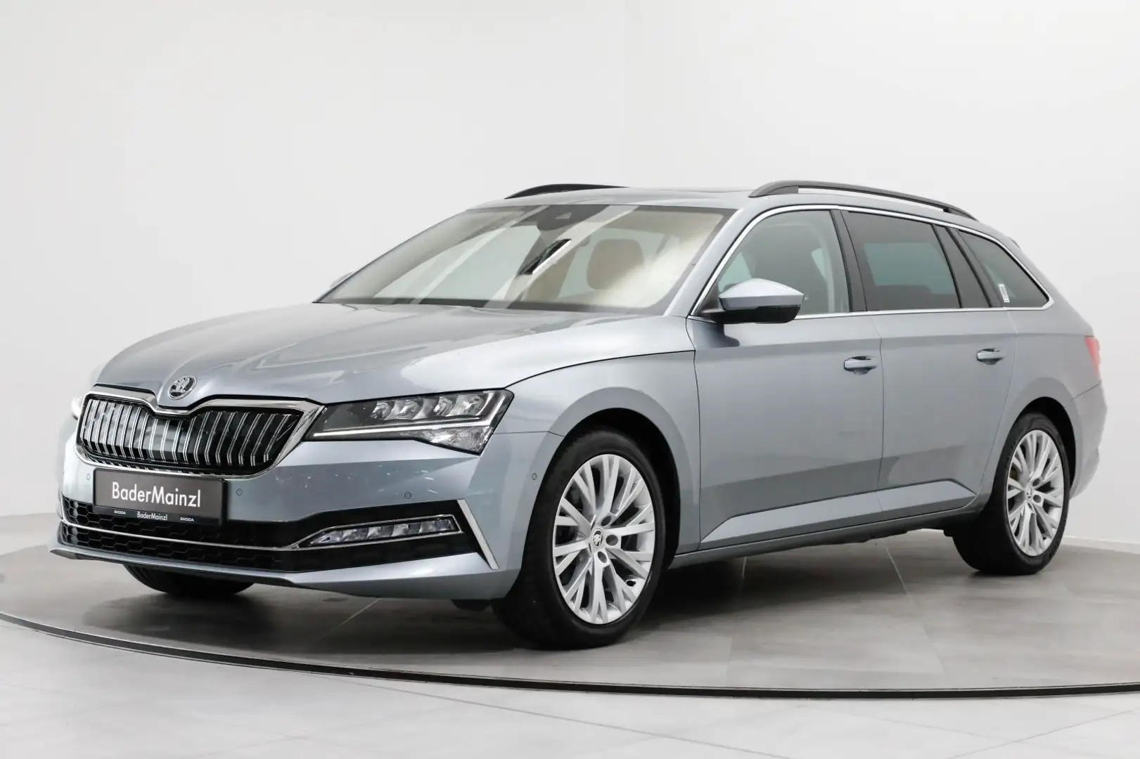 Skoda Superb Combi 1.4 iV DSG AHK Pano SHZ Navi ACC Grau - 2