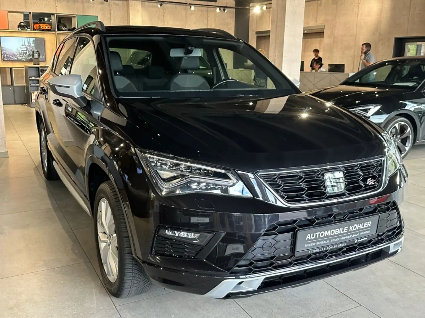SEAT Ateca FR 1.4 TSI AHK-klappbar Navi LED Mehrzonenklima Fa Schwarz - 2