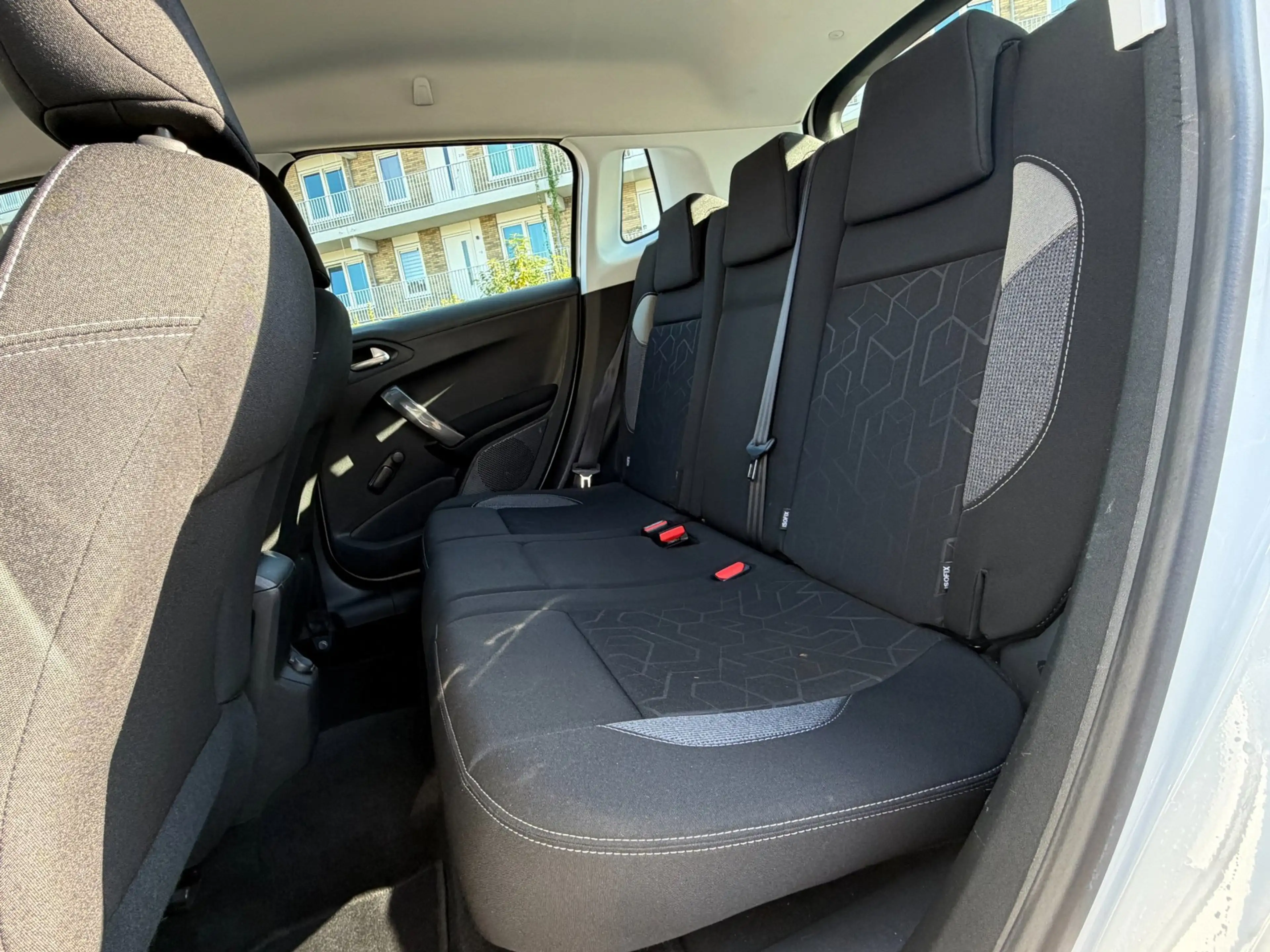 Peugeot 2008 1.2 PureTech Blue Lion — photo 15