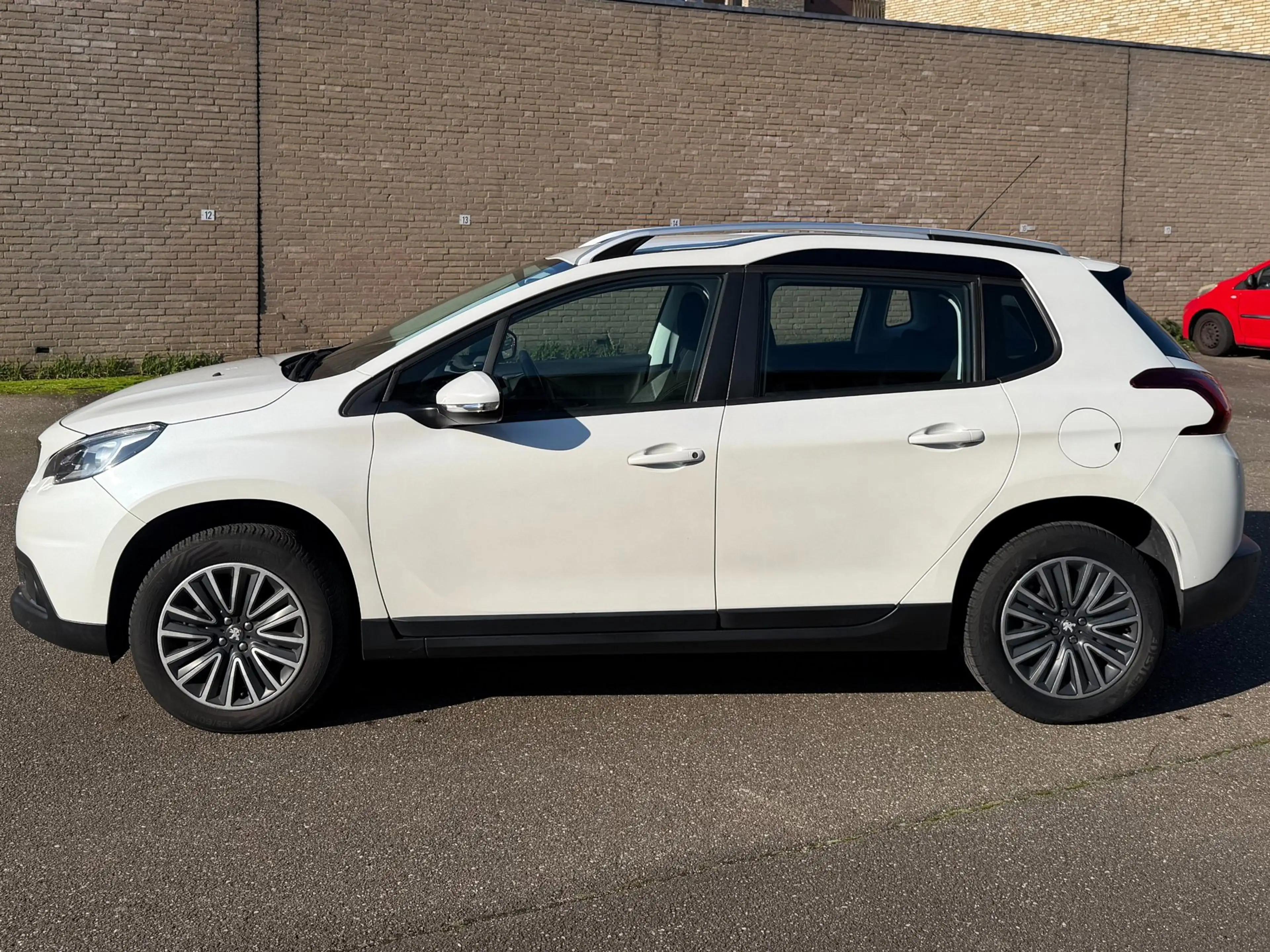 Peugeot 2008 1.2 PureTech Blue Lion — photo 4