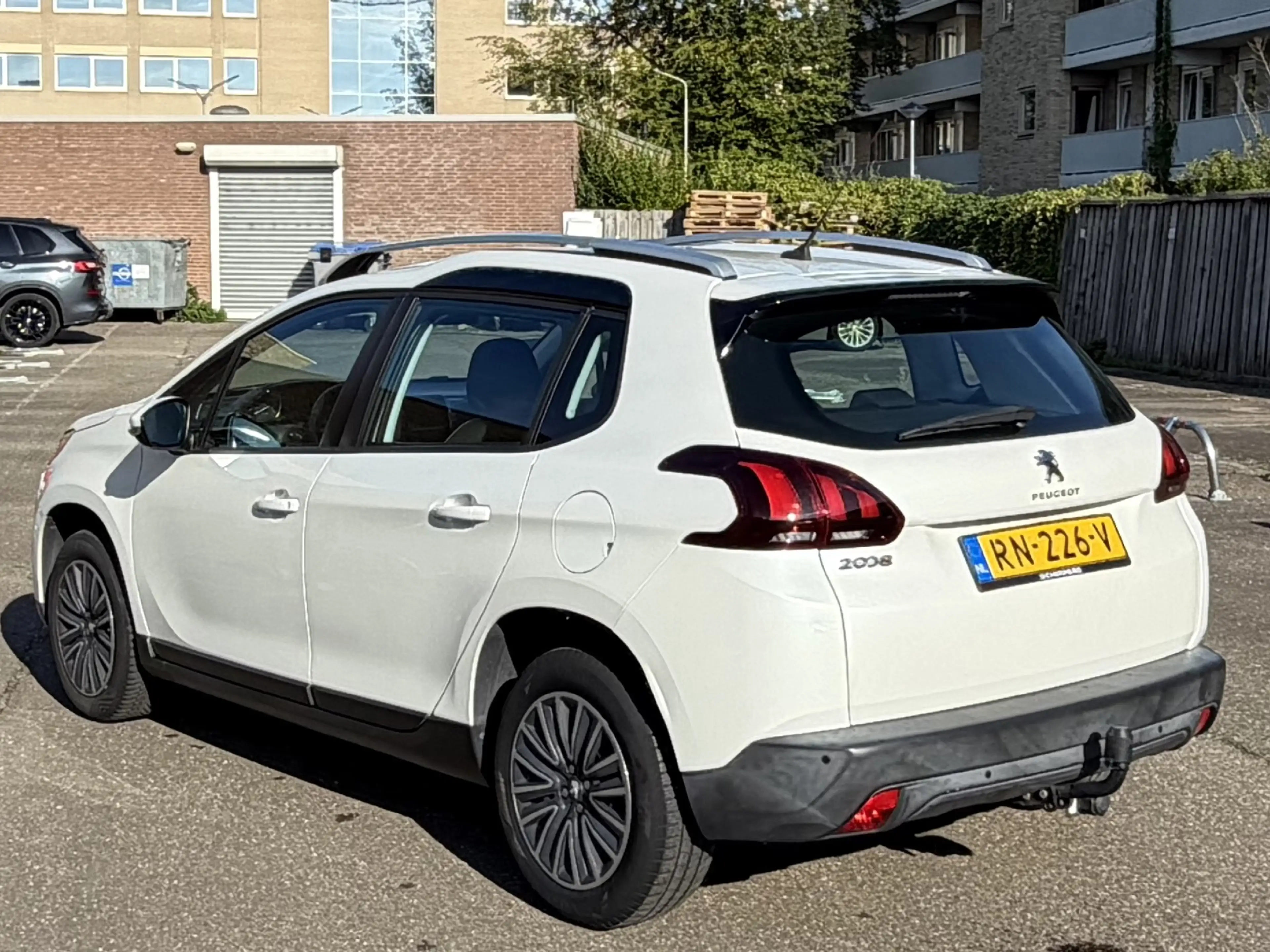 Peugeot 2008 1.2 PureTech Blue Lion — photo 7